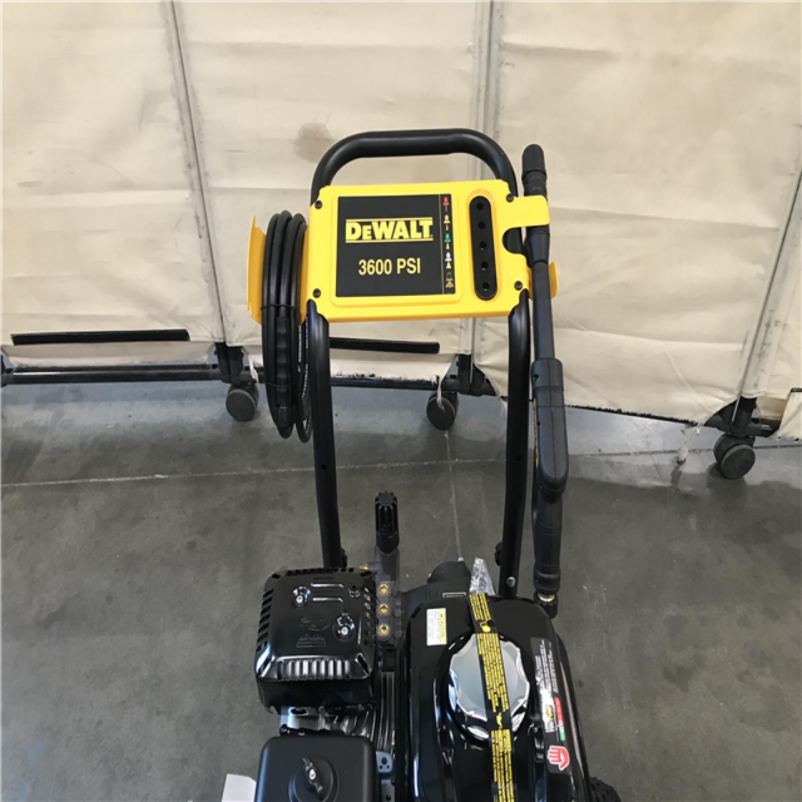 California LIKE-NEW DEWALT 3600 PSI 2.5 GPM Cold Water Gas Professional Pressure Washer with HONDA GX200 Engine