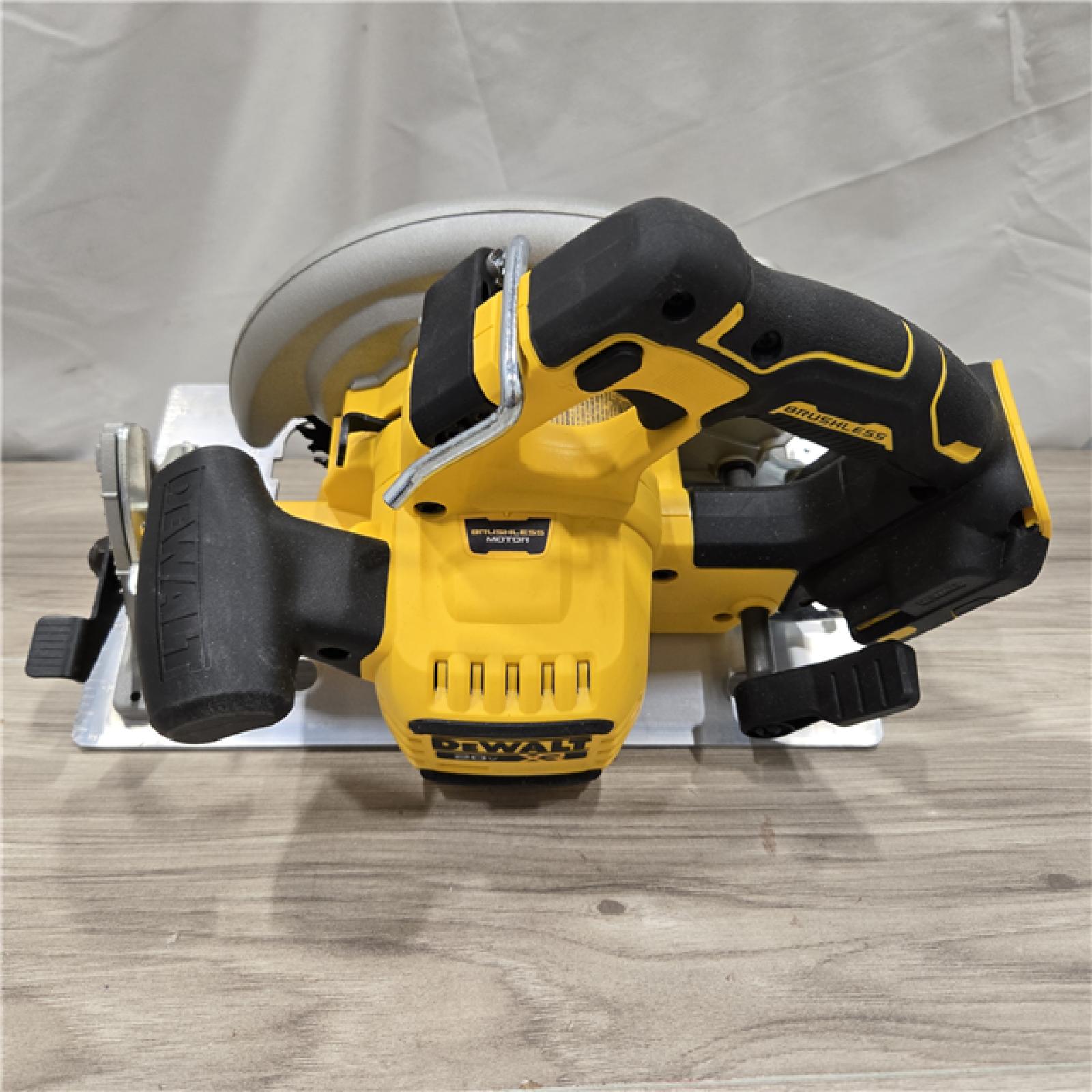 AS-IS DEWALT 20V MAX 7-1/4 in. Cordless Circular Saw (Tool Only)