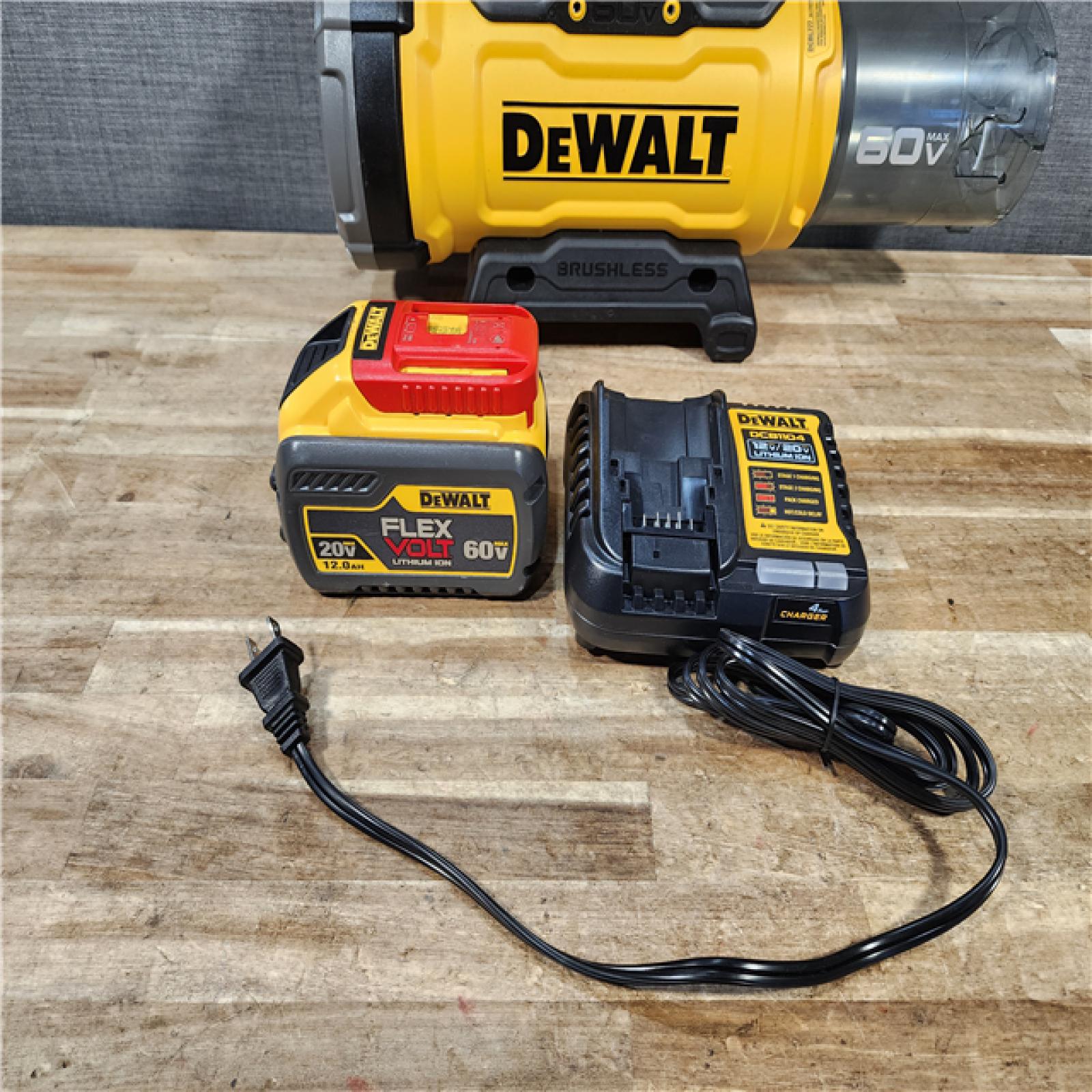 HOUSTON LOCATION - AS - IS DEWALT FLEXVOLT 60V MAX 160 MPH 760 CFM Brushless Cordless Axial Blower Kit
