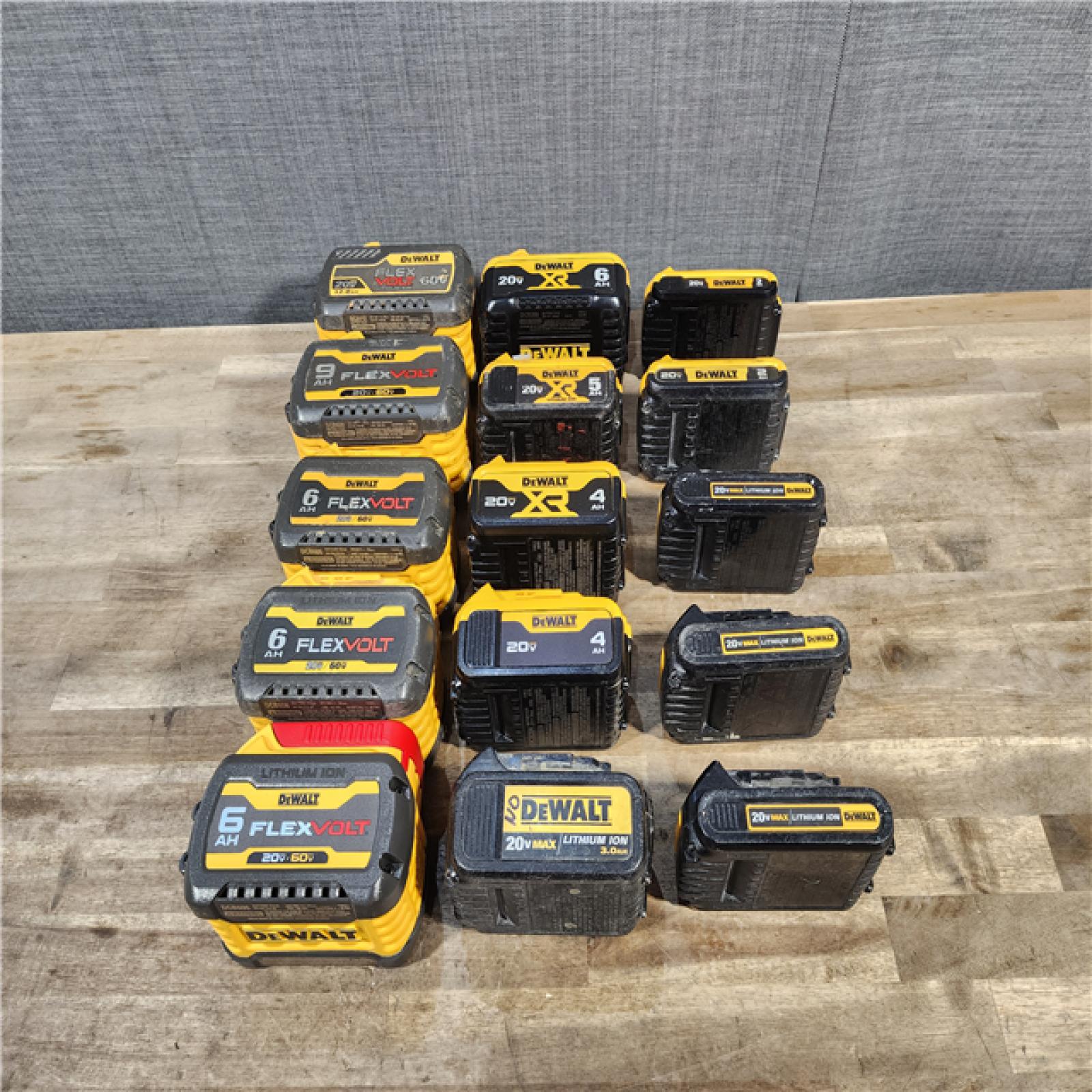 HOUSTON LOCATION - AS-IS DEWALT BATTERY PACK QTY - 15