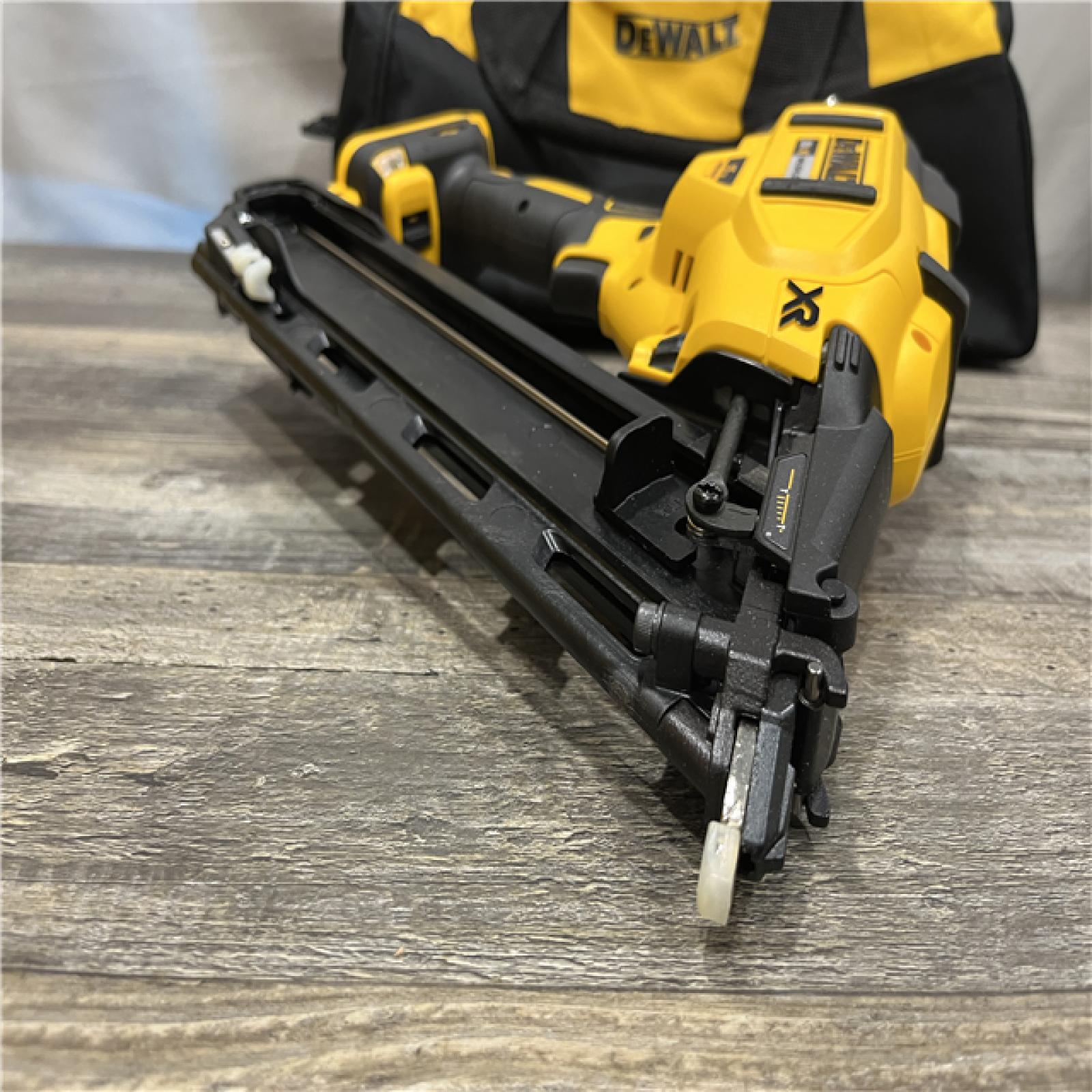 AS-IS DEWALT 20V MAX XR Lithium-Ion Cordless 2-1/2 in. 15-Gauge Finish Nailer Kit