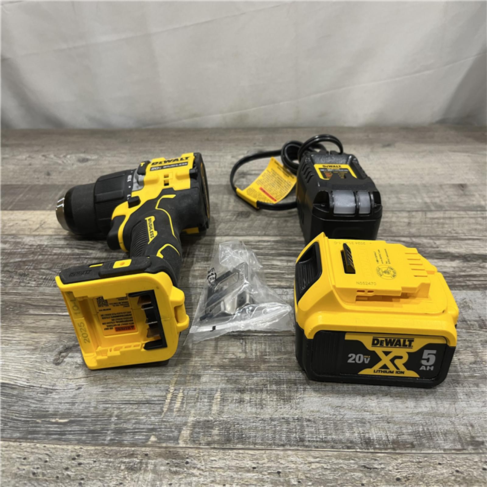 A-IS DEWALT ATOMIC 20V Lithium-Ion Cordless 1/2 in. Hammer Drill Kit