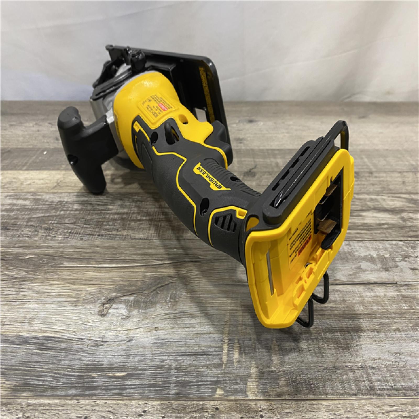 AS-IS DEWALT Atomic 20-Volt Maximum Lithium-Ion Cordless Brushless 4-1/2 in. Circular Saw Kit