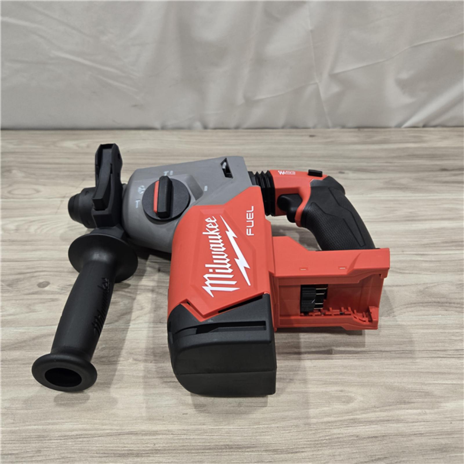 AS-IS Milwaukee 2912-22 M18 Fuel 18V 1  SDS Plus Rotary Hammer Kit