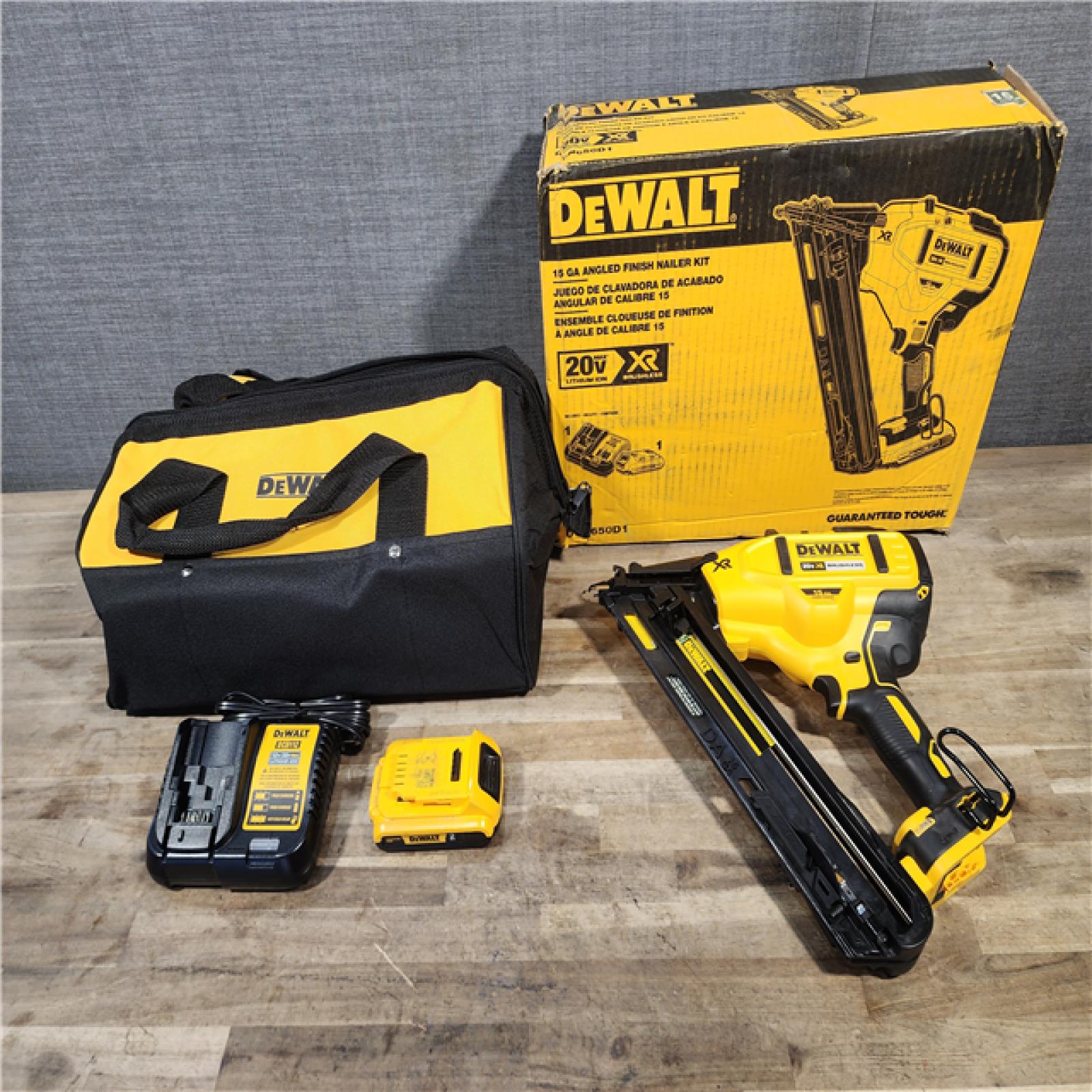 HOUSTON LOCATION - AS-IS DeWalt 15 GA ANGLED FINISH NAILER KIT W/ BATTERY & CHARGER