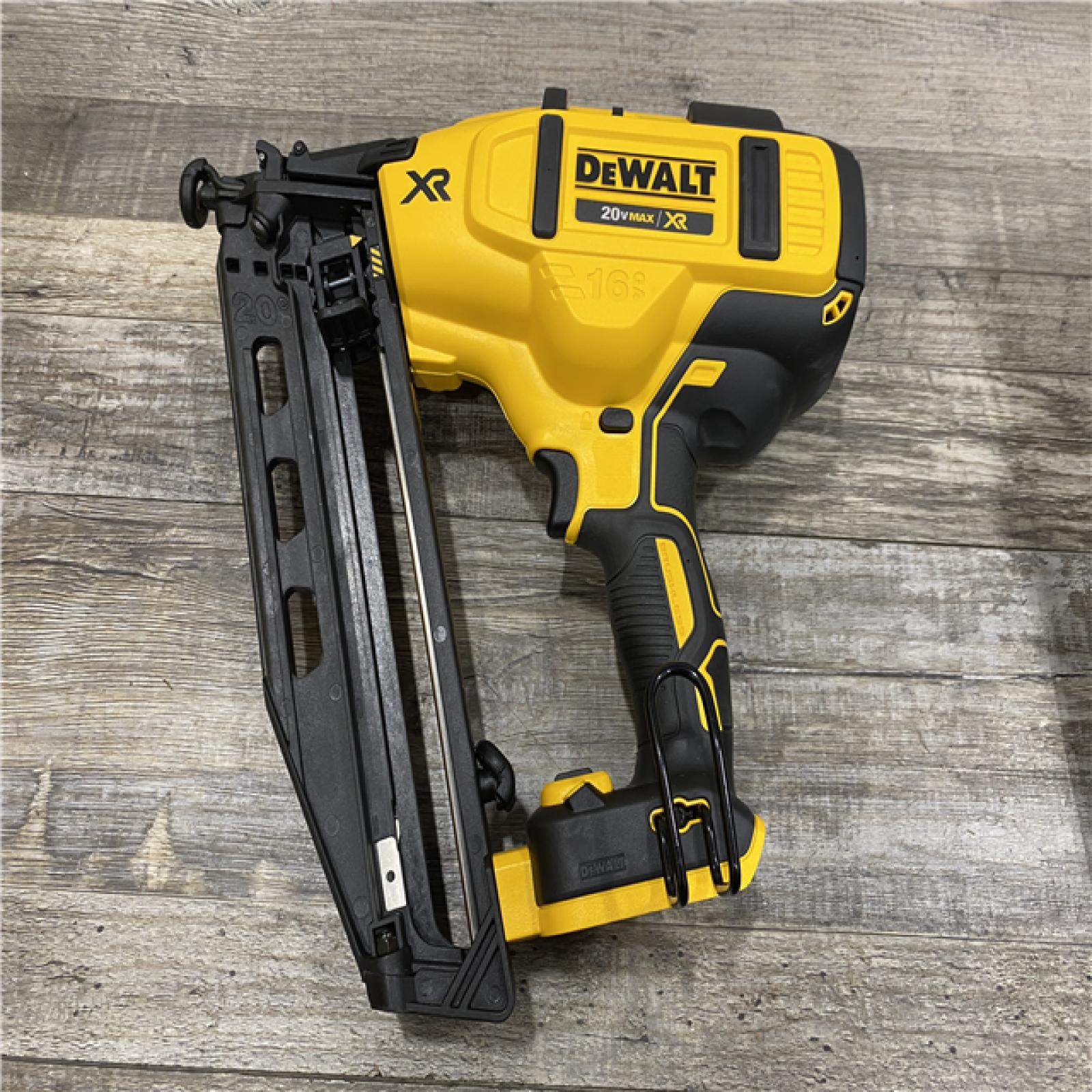 AS-IS DEWALT 20V MAX XR 16-Gauge Electric Cordless Angled Finishing Nailer Kit