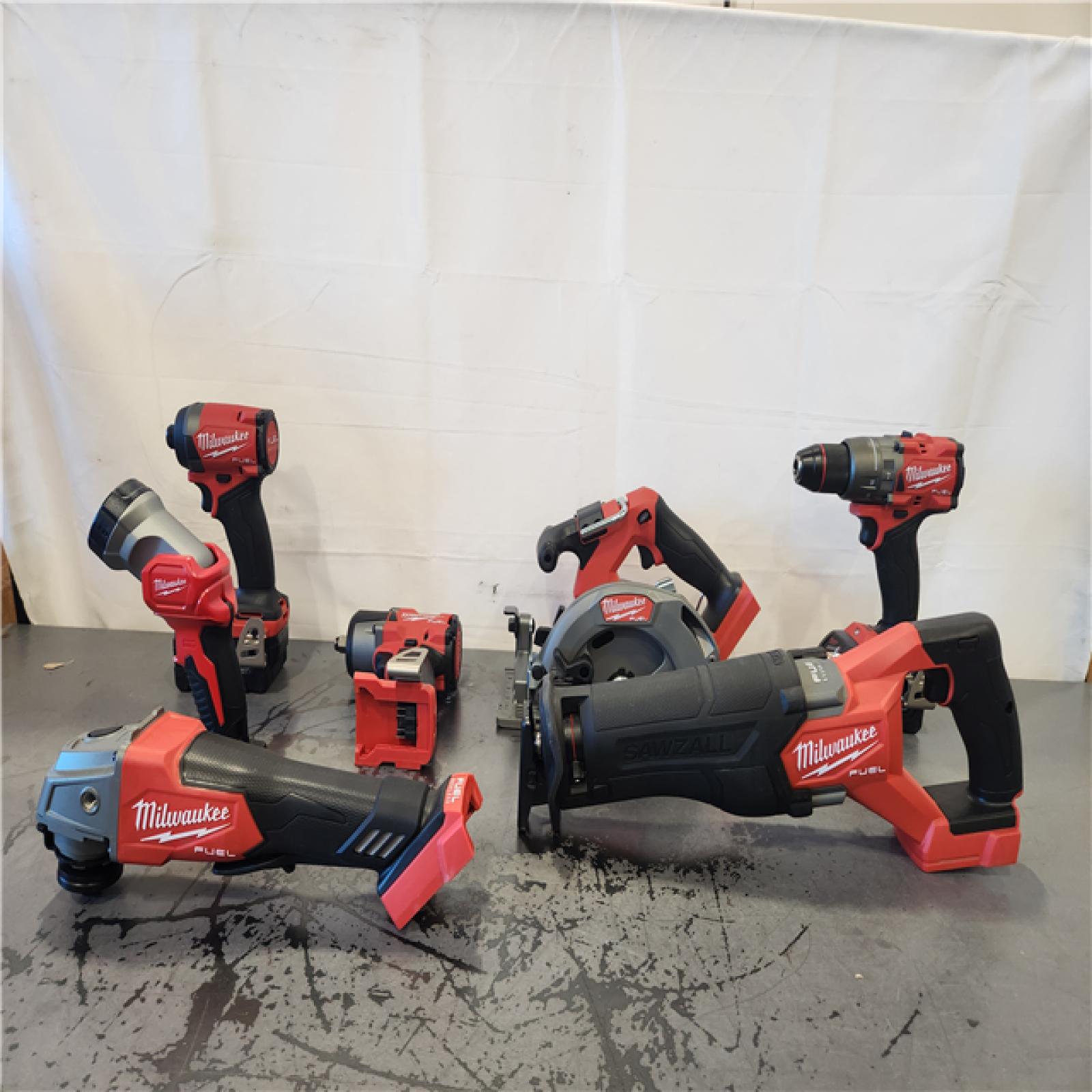 AS-IS- Milwaukee M18 FUEL 18V Lithium-Ion Brushless Cordless Combo Kit with Two 5.0 Ah Batteries  1 Charger  2 Tool Bags (7-Tool)