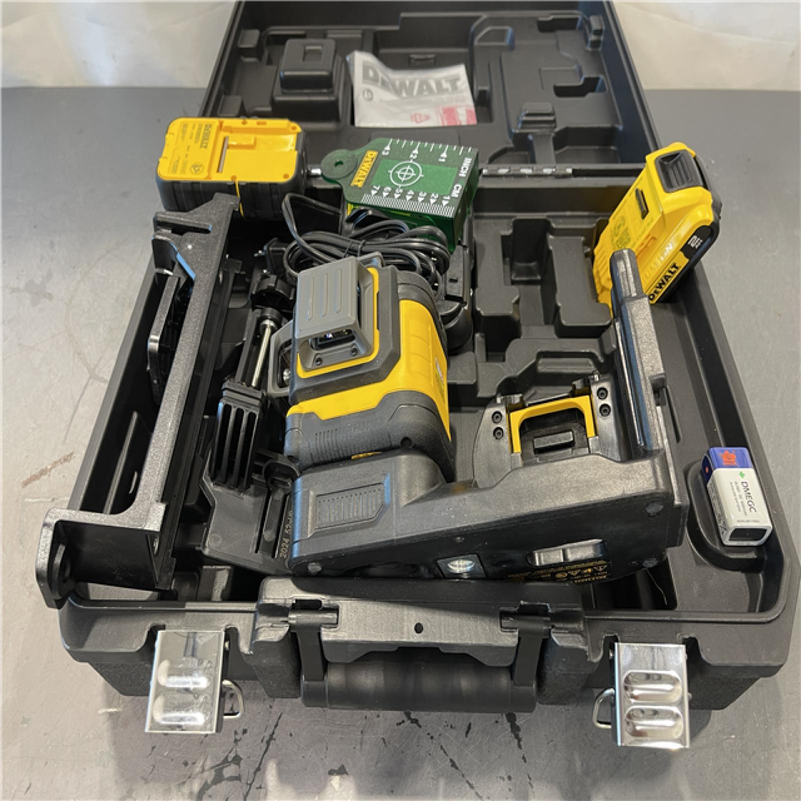 AS-IS - DEWALT 230 ft. Green Self-Leveling 3-Plane Laser Level Kit
