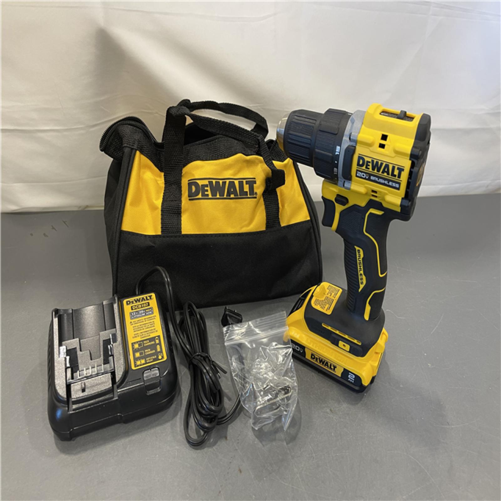 AS-IS -DEWALT ATOMIC COMPACT SERIES 20V MAX* Brushless Cordless 1/2 Drill/Driver Kit