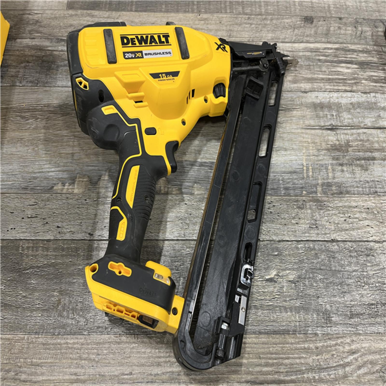 AS-IS DEWALT 20V MAX XR Lithium-Ion Cordless 2-1/2 in. 15-Gauge Finish Nailer Kit