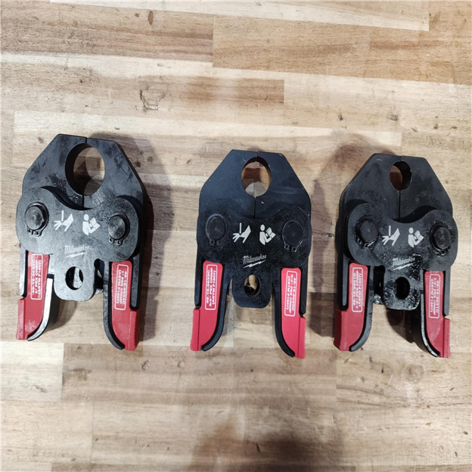 HOUSTON LOCATION - AS-IS Milwaukee 18V Lithium-Ion Cordless Short Throw Press Tool with 3 PEX Crimp Jaws Kit