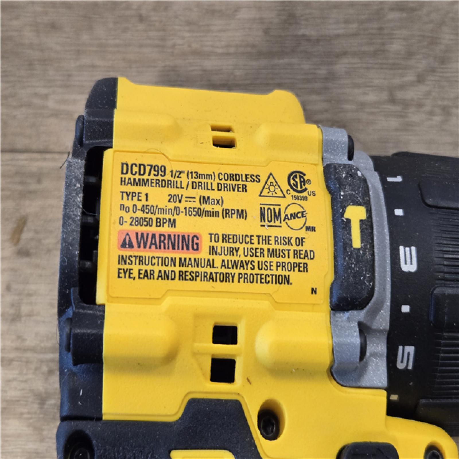 AS-IS DEWALT ATOMIC 20V Cordless 1/2 in. Hammer Drill Kit