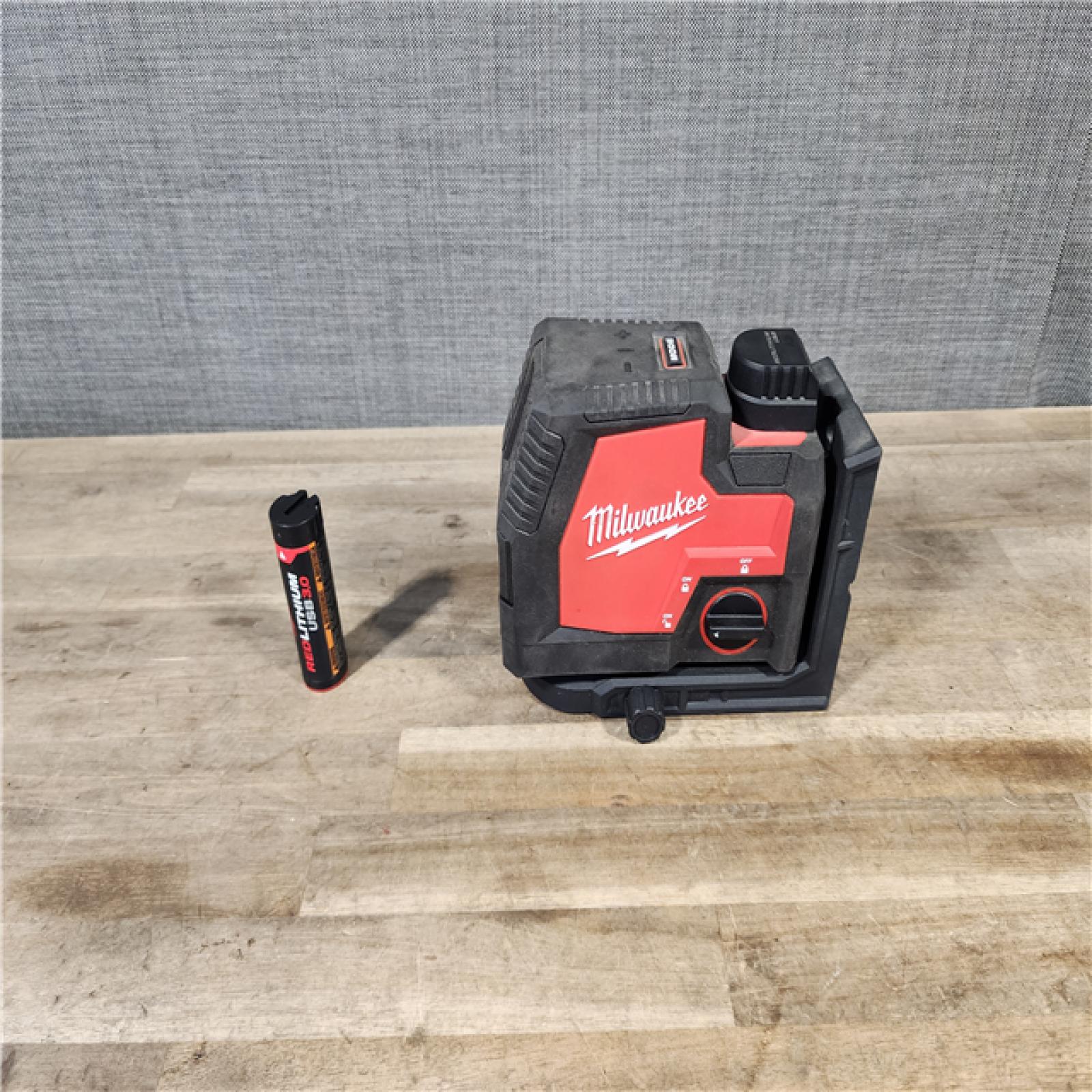 HOUSTON LOCATION - AS-IS MILWAUKEE 100 Ft. REDLITHIUM Lithium-Ion USB Green Rechargeable Cross Line Laser Level
