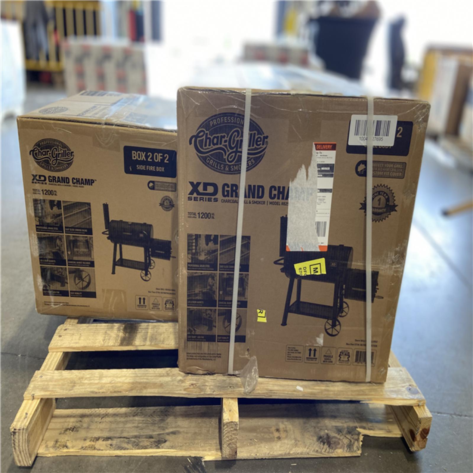 DALLAS LOCATION - Char-Griller Grand Champ Charcoal Grill and Offset Smoker in Black