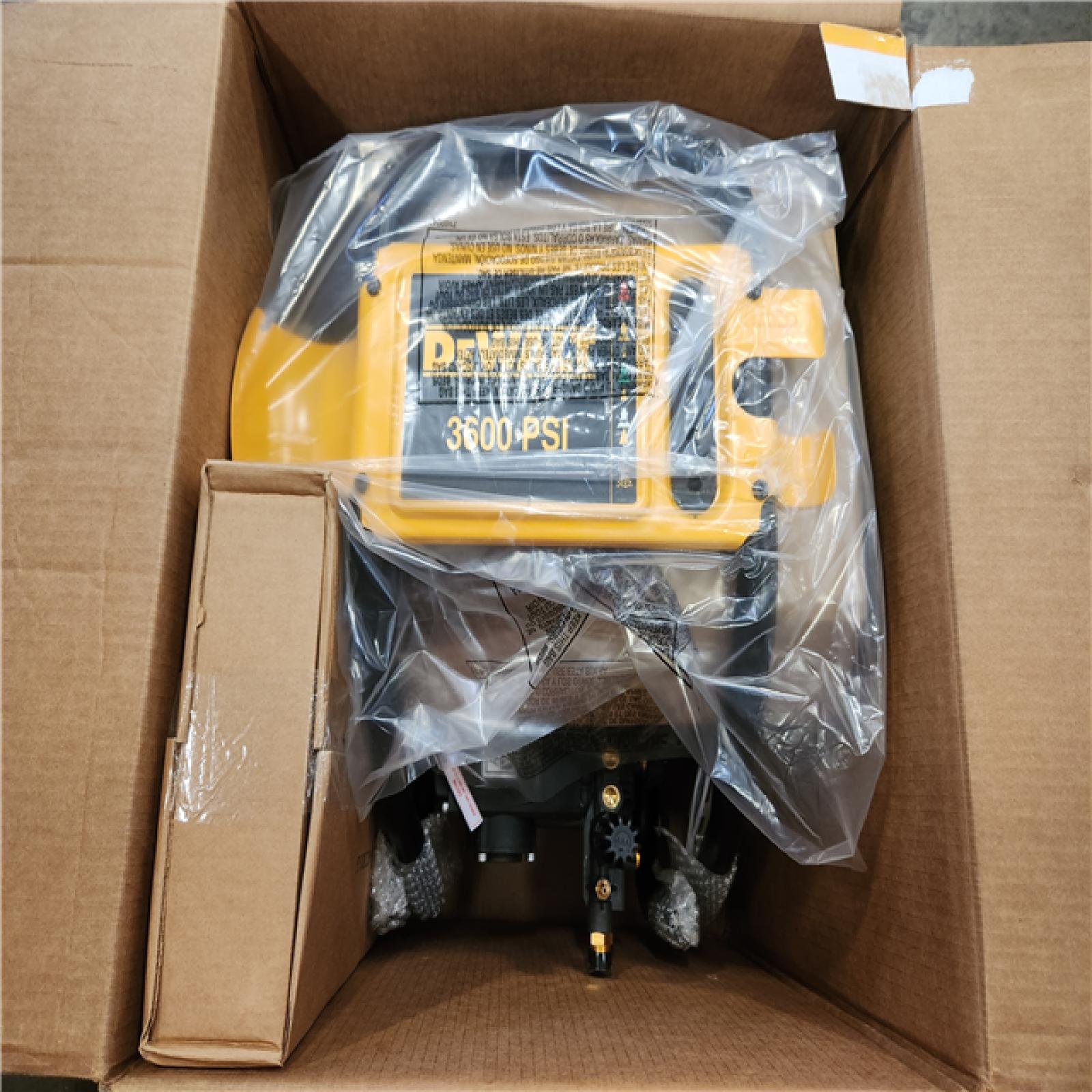 Phoenix NEW DEWALT 3600 PSI 2.5 GPM Cold Water Gas Professional Pressure Washer with HONDA GX200 Engine