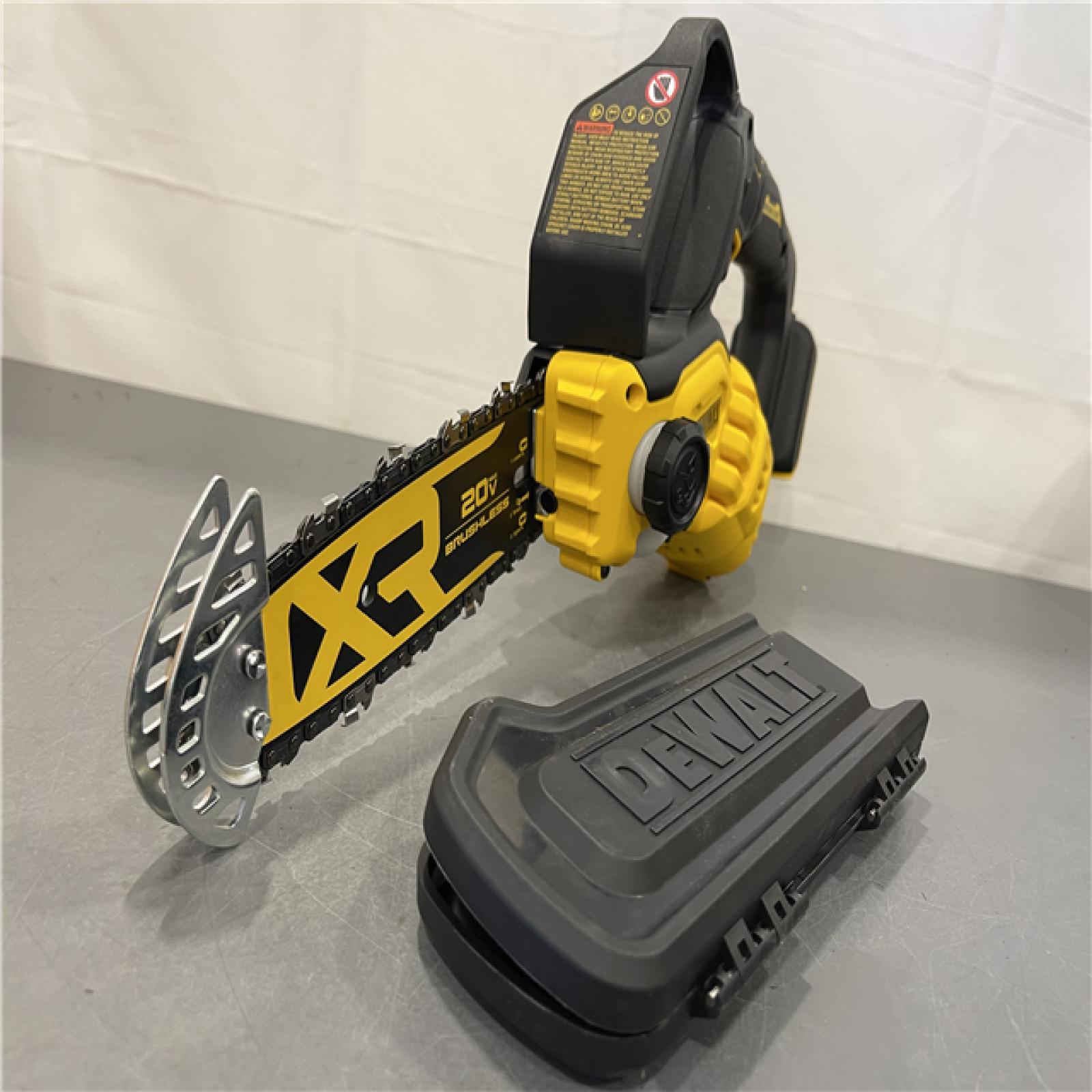 AS-IS - Dewalt 20V Max 8 Pruning Chainsaw Brushless Cordless Kit