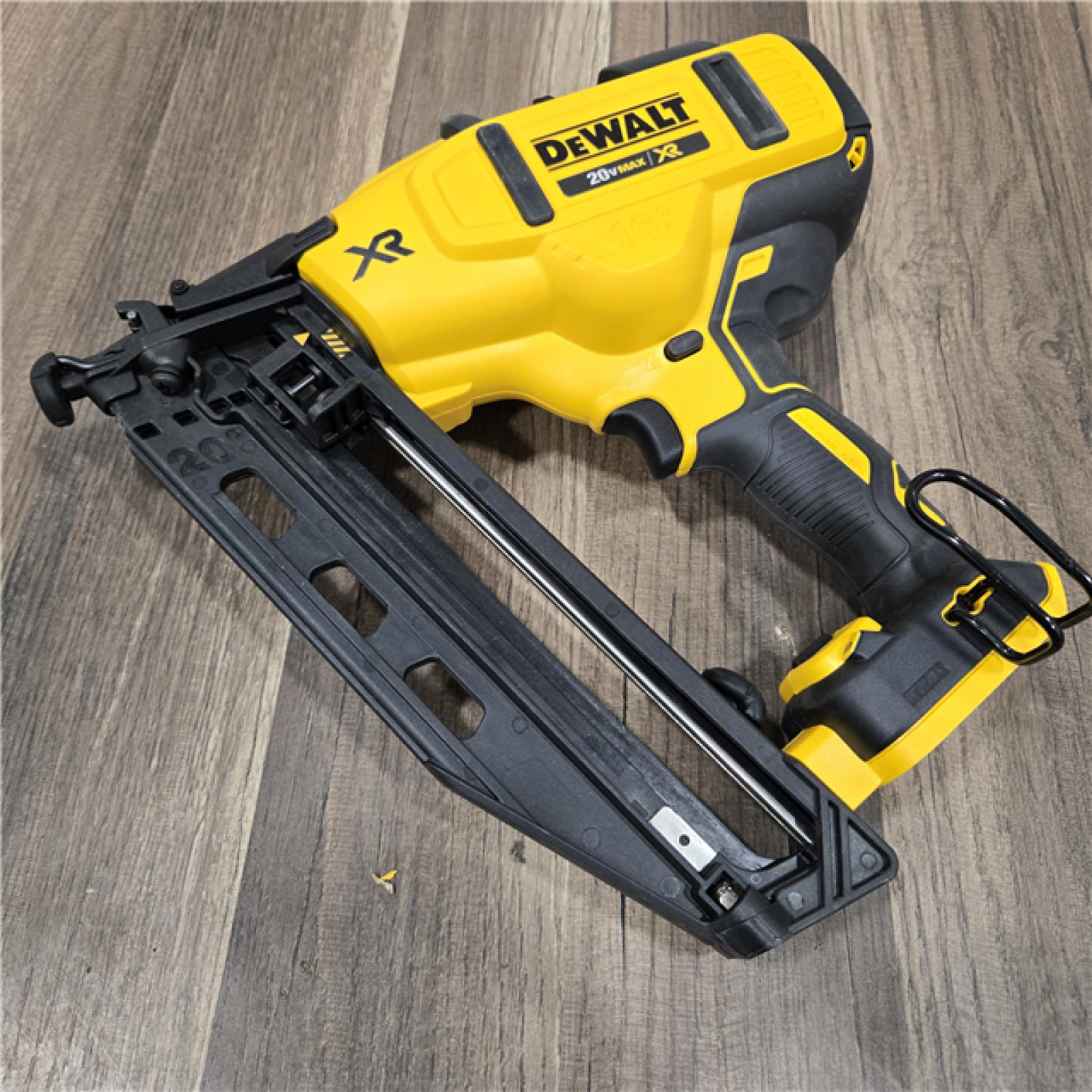 GOOD DeWalt DCN660D1 20V 16 Gauge Cordless Angled Finish Nailer Kit W/ 2Ah Battery