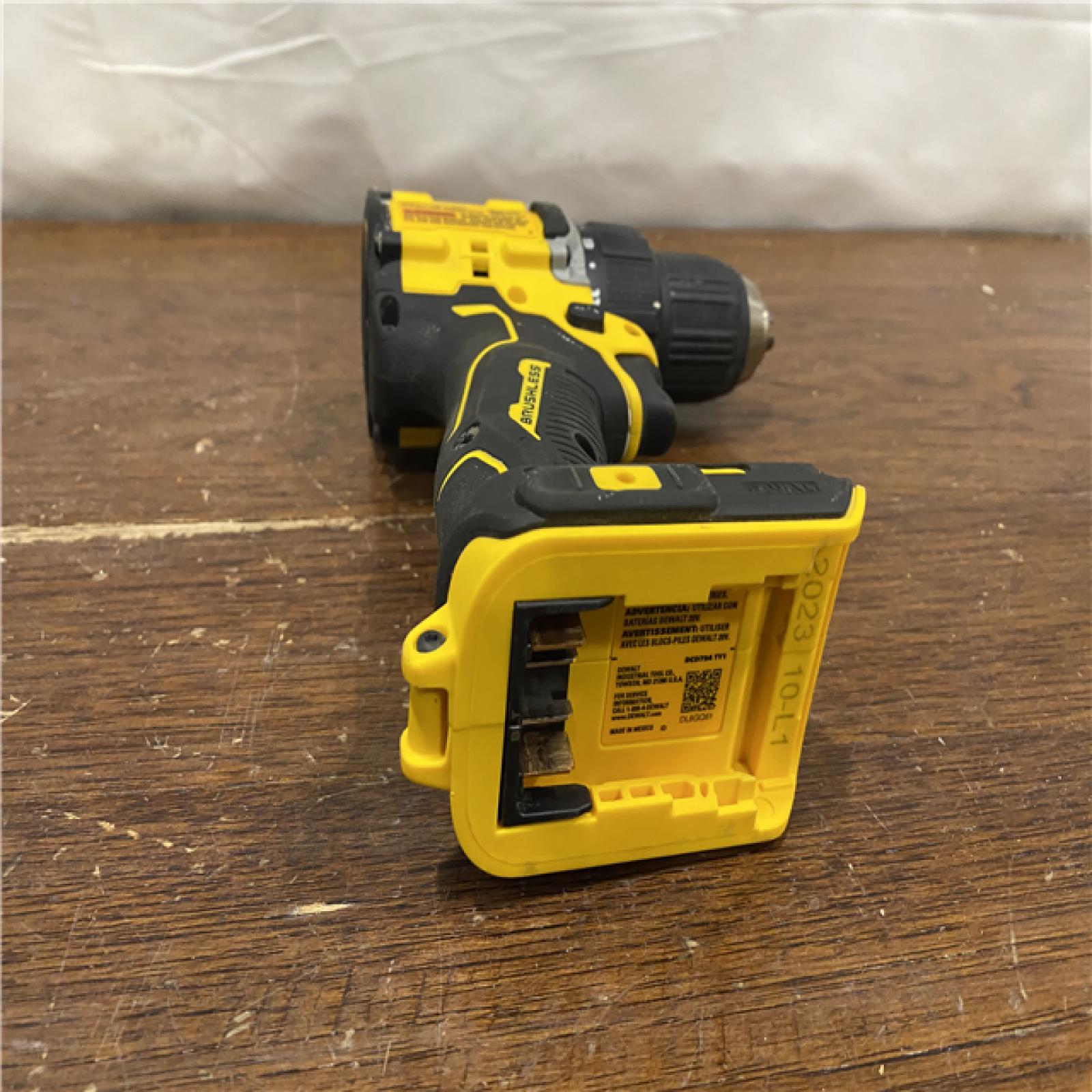 AS-IS DEWALT 20V MAX XR Brushless Cordless 1/2 Drill/Driver Kit