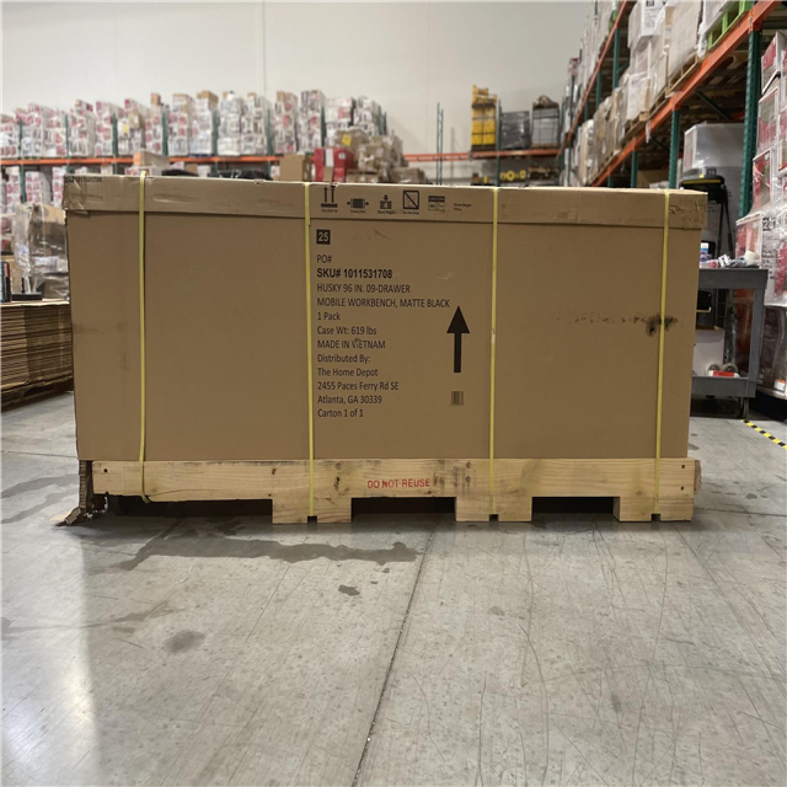 DALLAS LOCATION -AS-IS HUSKY 96IN MOBILE WORKBENCH MATTE BLACK