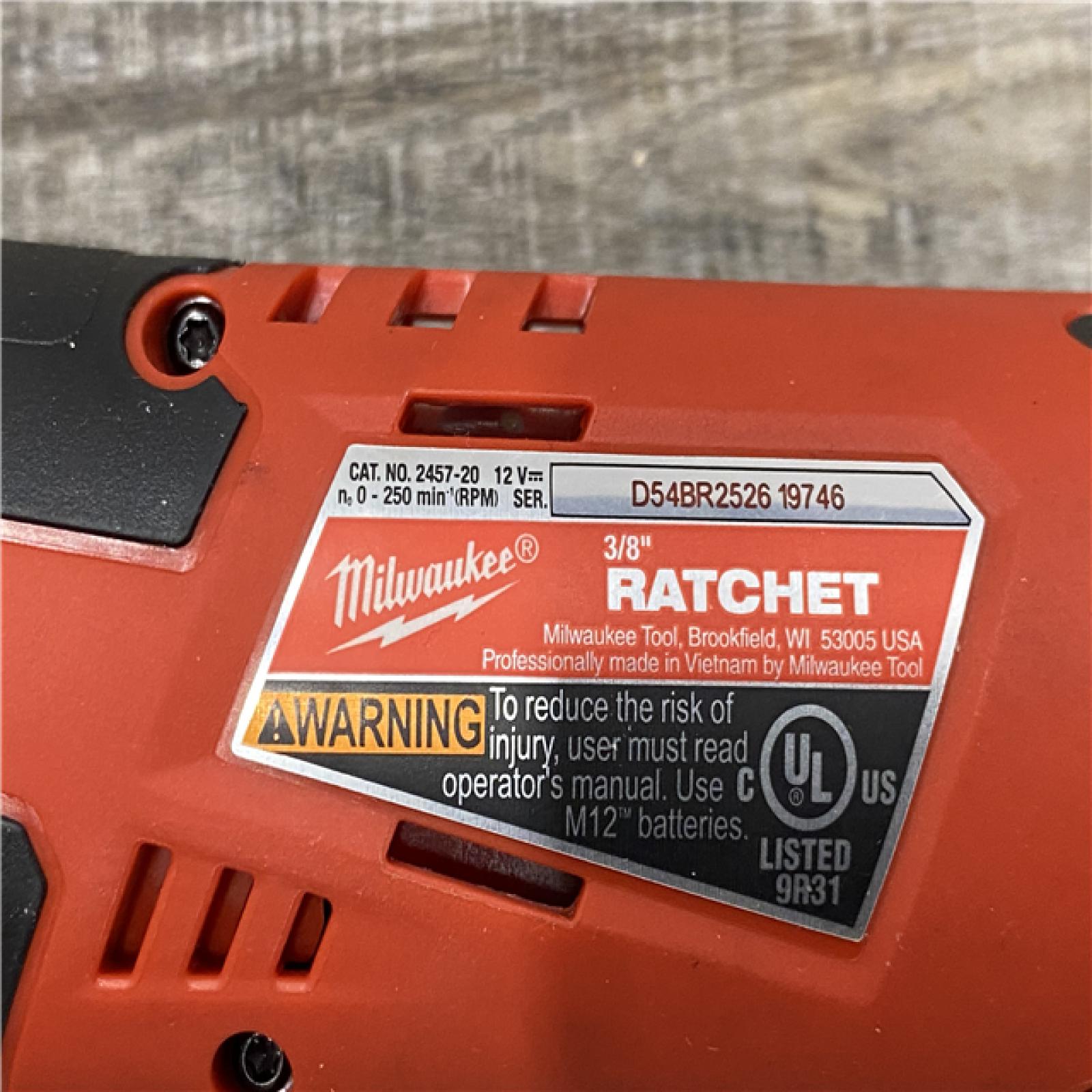 AS-IS Milwaukee 12V Lithium-Ion Cordless 3/8 in. Ratchet and Screwdriver Combo Kit