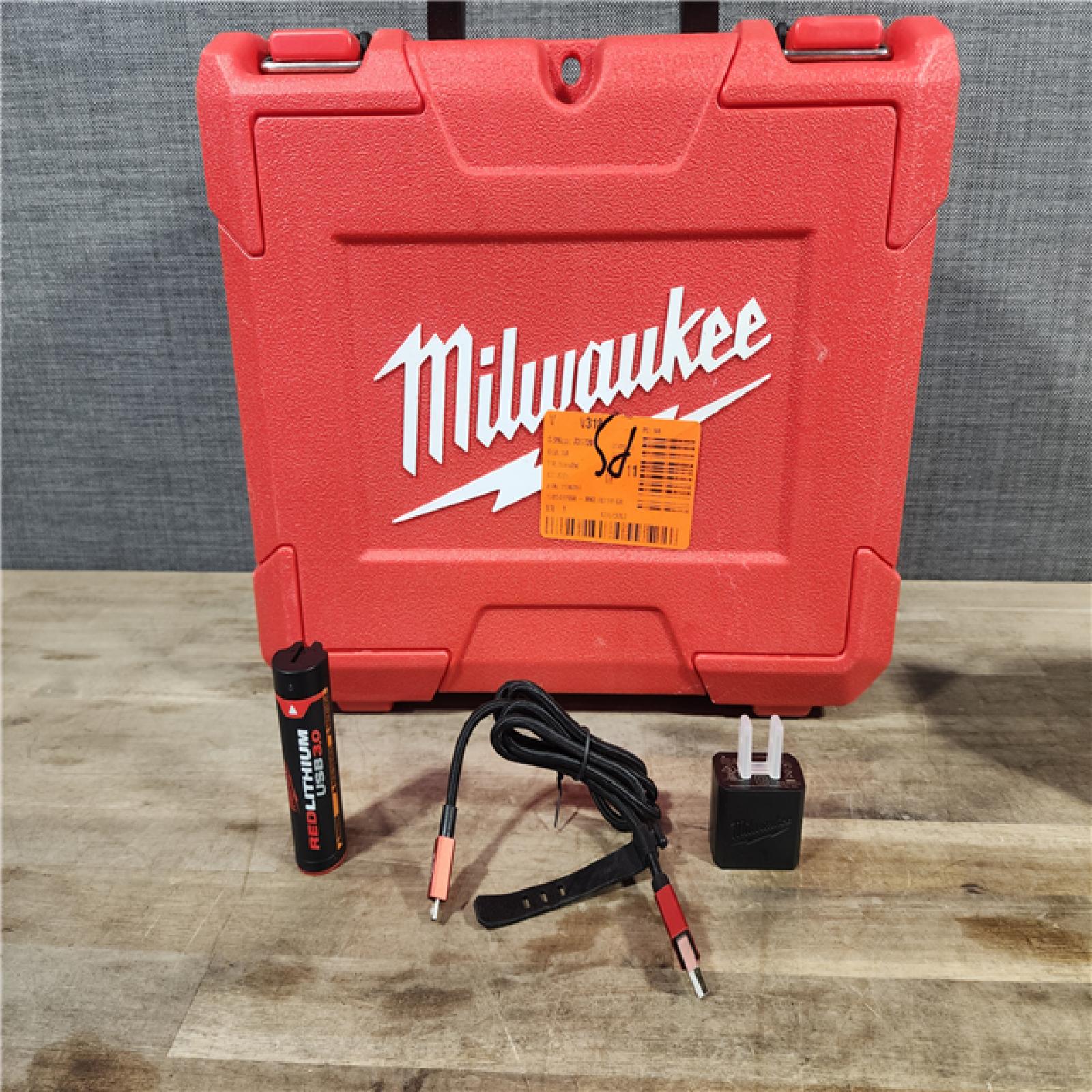 HOUSTON LOCATION - AS-IS MILWAUKEE 100 Ft. REDLITHIUM Lithium-Ion USB Green Rechargeable Cross Line Laser Level with Charger