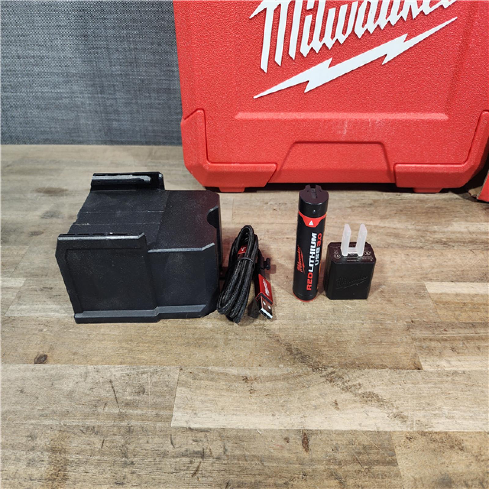 HOUSTON LOCATION - AS-IS Milwaukee Green 100 ft. Cross Line and Plumb Points Rechargeable Laser Level