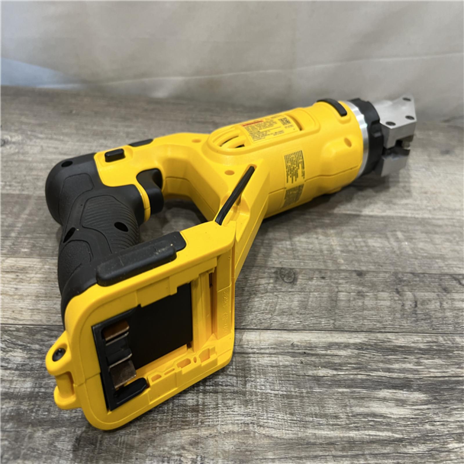 AS-IS DEWALT 20V MAX Cordless 18-Gauge Swivel Head Shears (Tool Only)