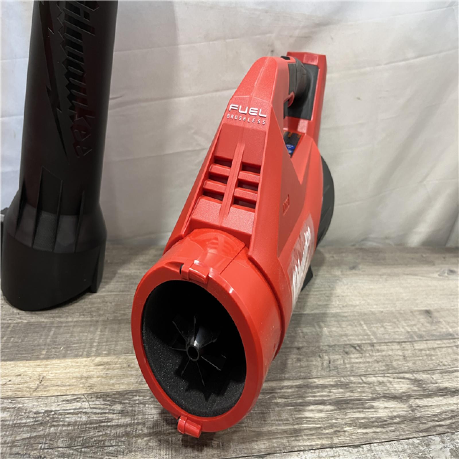 AS-IS Milwaukee FUEL 120 MPH 500 CFM 18V Brushless Cordless Battery Powered Leaf Blower Kit