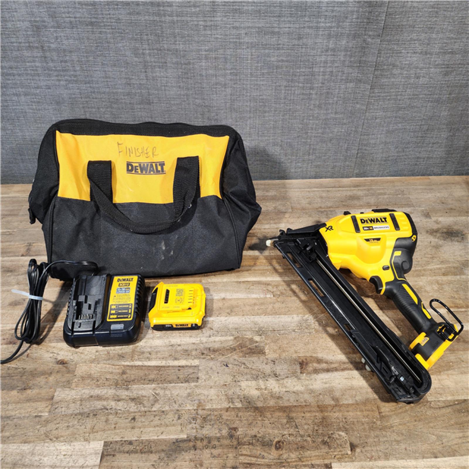HOUSTON LOCATION - AS-IS DeWalt 15 GA ANGLED FINISH NAILER KIT W/ BATTERY & CHARGER