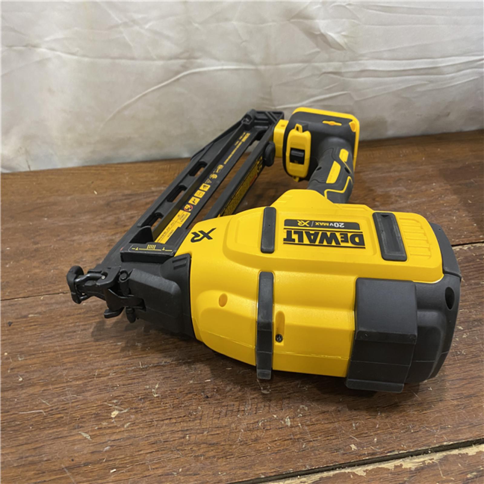 AS-IS DeWalt DCN660D1 20V 16 Gauge Cordless Angled Finish Nailer Kit W/ 2Ah Battery