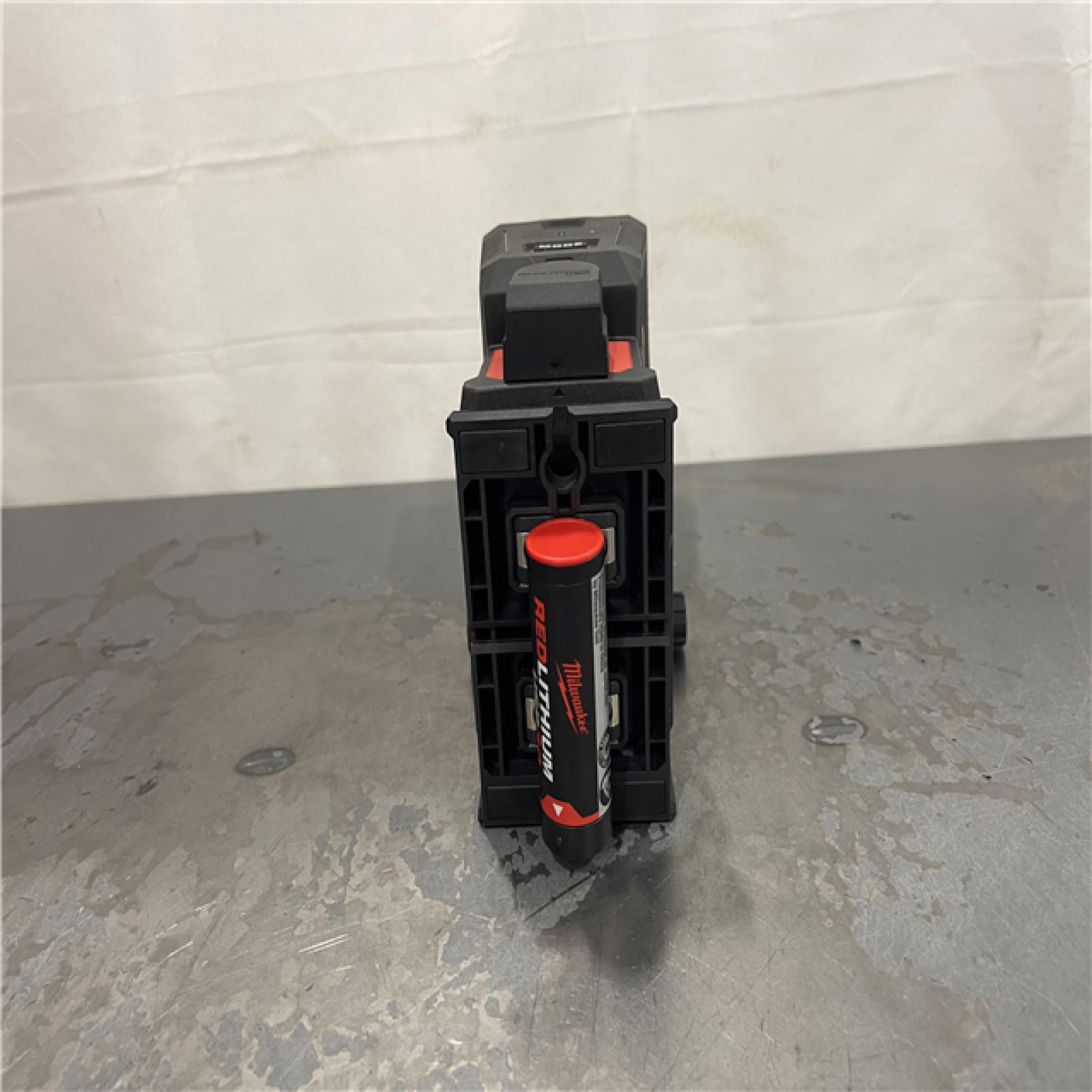 AS-IS- Milwaukee Green Beam Laser Cross Line Plumb Point Rechargeable USB Kit