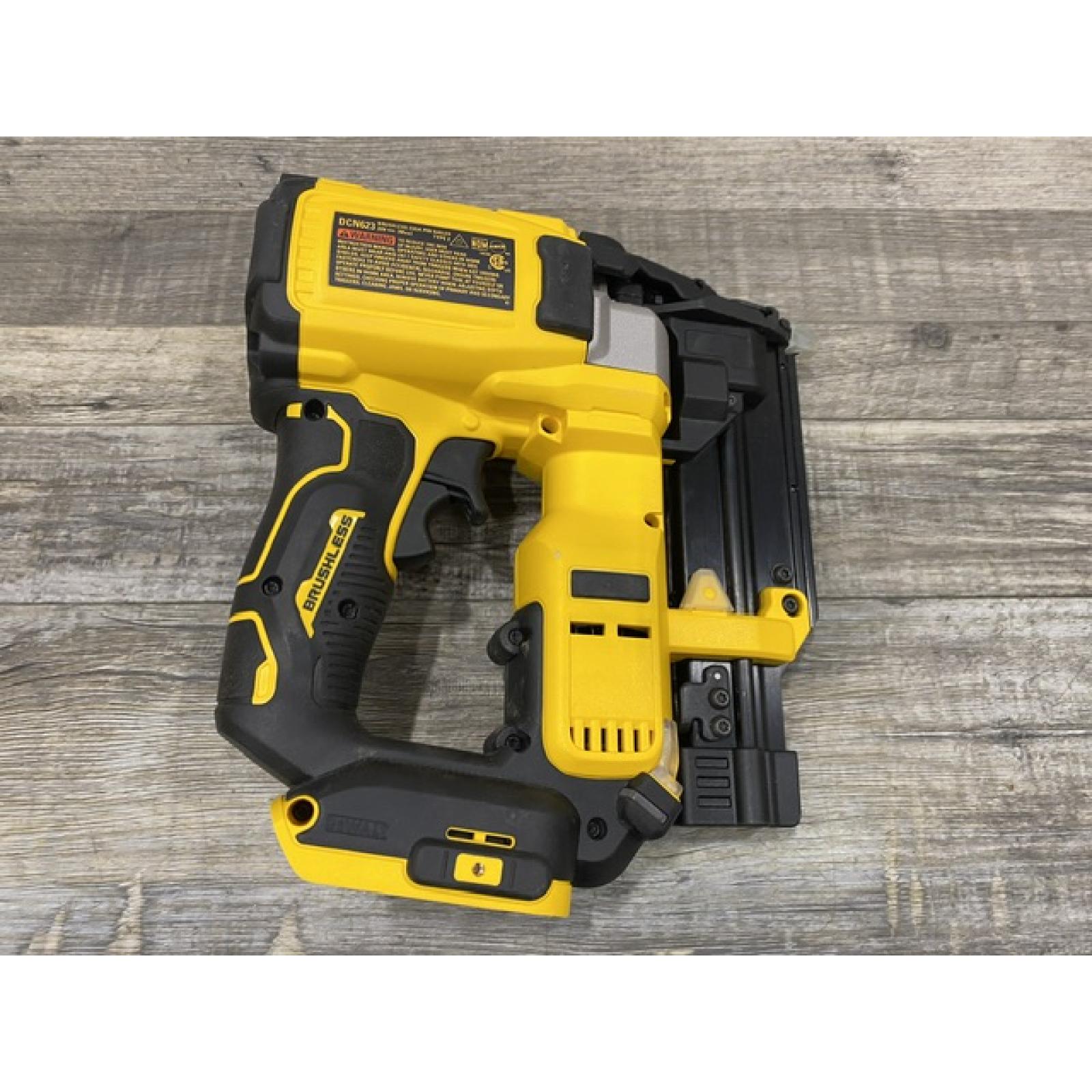 AS-IS DEWALT ATOMIC 20V MAX Lithium Ion Cordless 23 Gauge Pin Nailer Kit