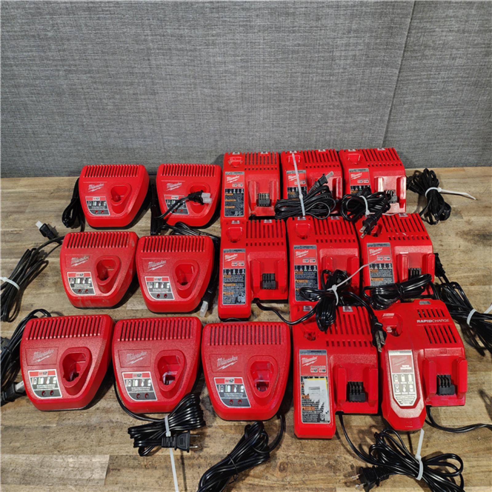 HOUSTON LOCATION - AS-IS MILWAUKEE BATTERY CHARGER PACK QTY - 15