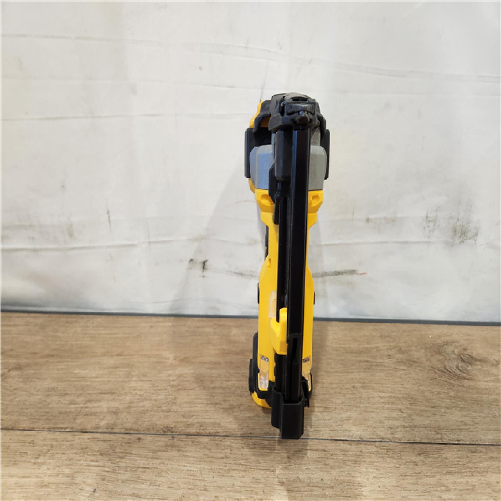 AS-IS- DEWALT ATOMIC 20V MAX Lithium Ion Cordless 23 Gauge Pin Nailer Kit