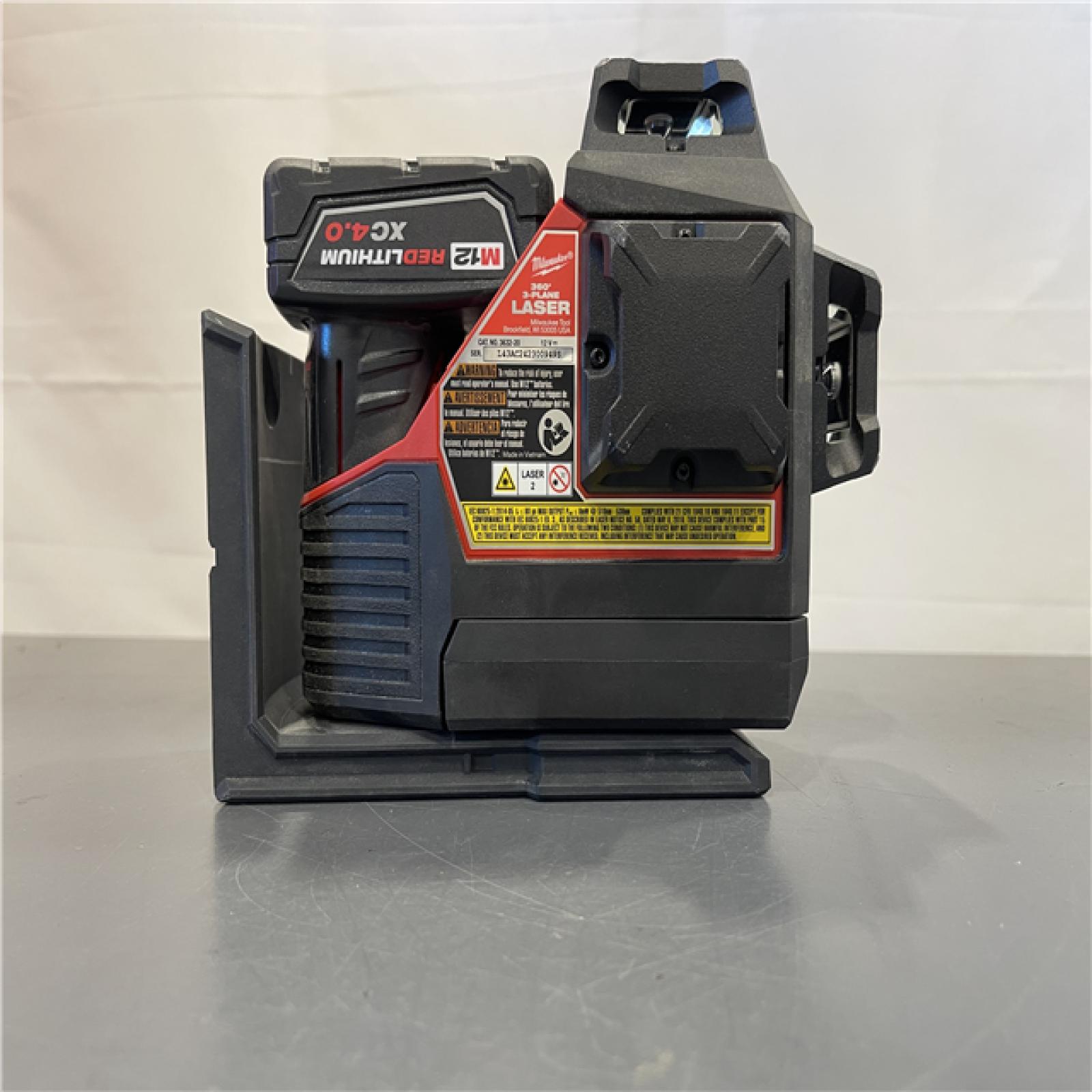 AS-IS - Milwaukee M12 Green Beam Laser 360° 3-Plane Kit