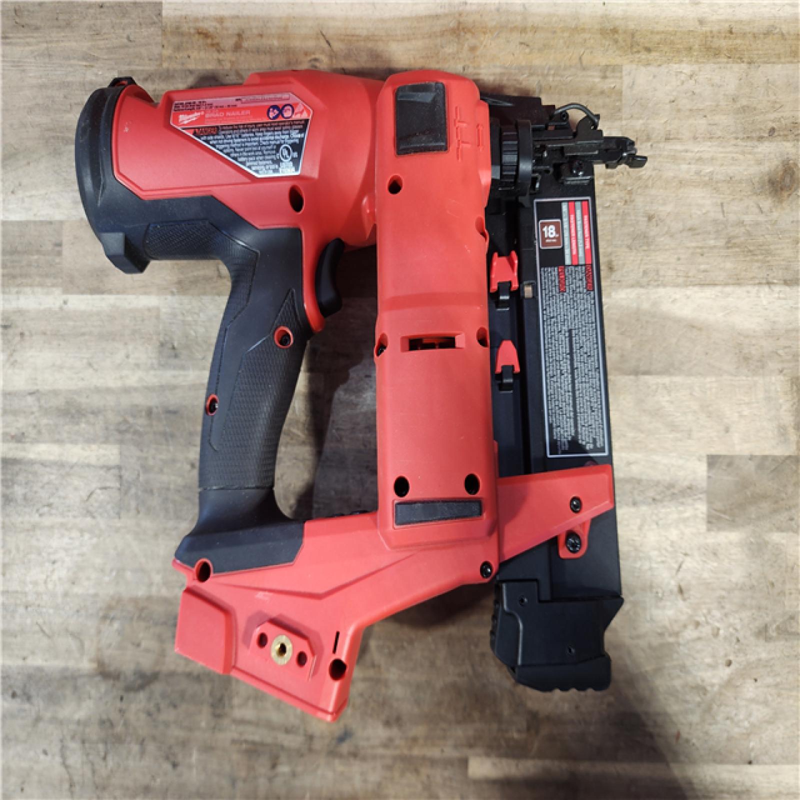 HOUSTON LOCATION - AS-IS Milwaukee M18 FUEL 18 Gauge Brad Nailer (TOOL ONLY)