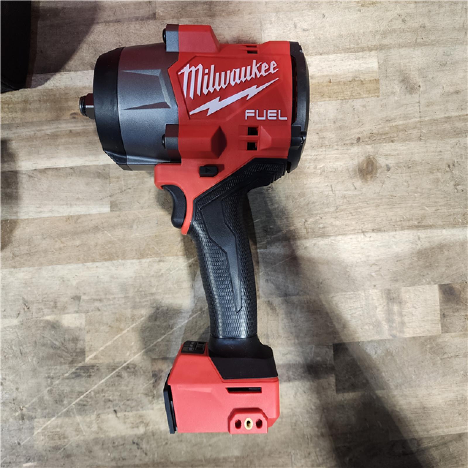 HOUSTON LOCATION - AS-IS (APPEARS LIKE NEW) Milwaukee M18 1/2 in. Cordless Brushless High Torque Impact Wrench Kit (Battery & Charger)