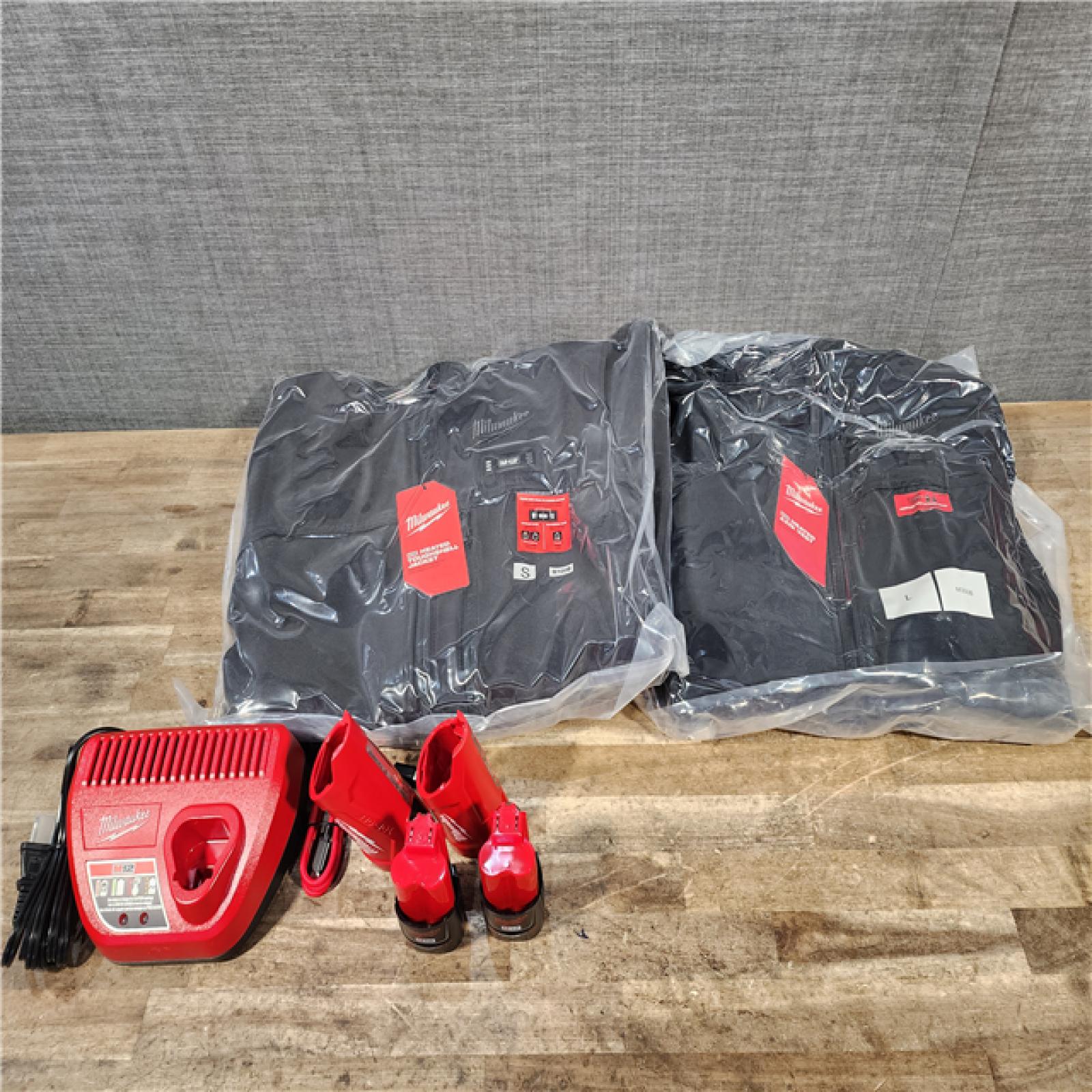 HOUSTON LOCATION - AS-IS MILWAUKEE 2 HEATED CLOTHING COMBO KIT