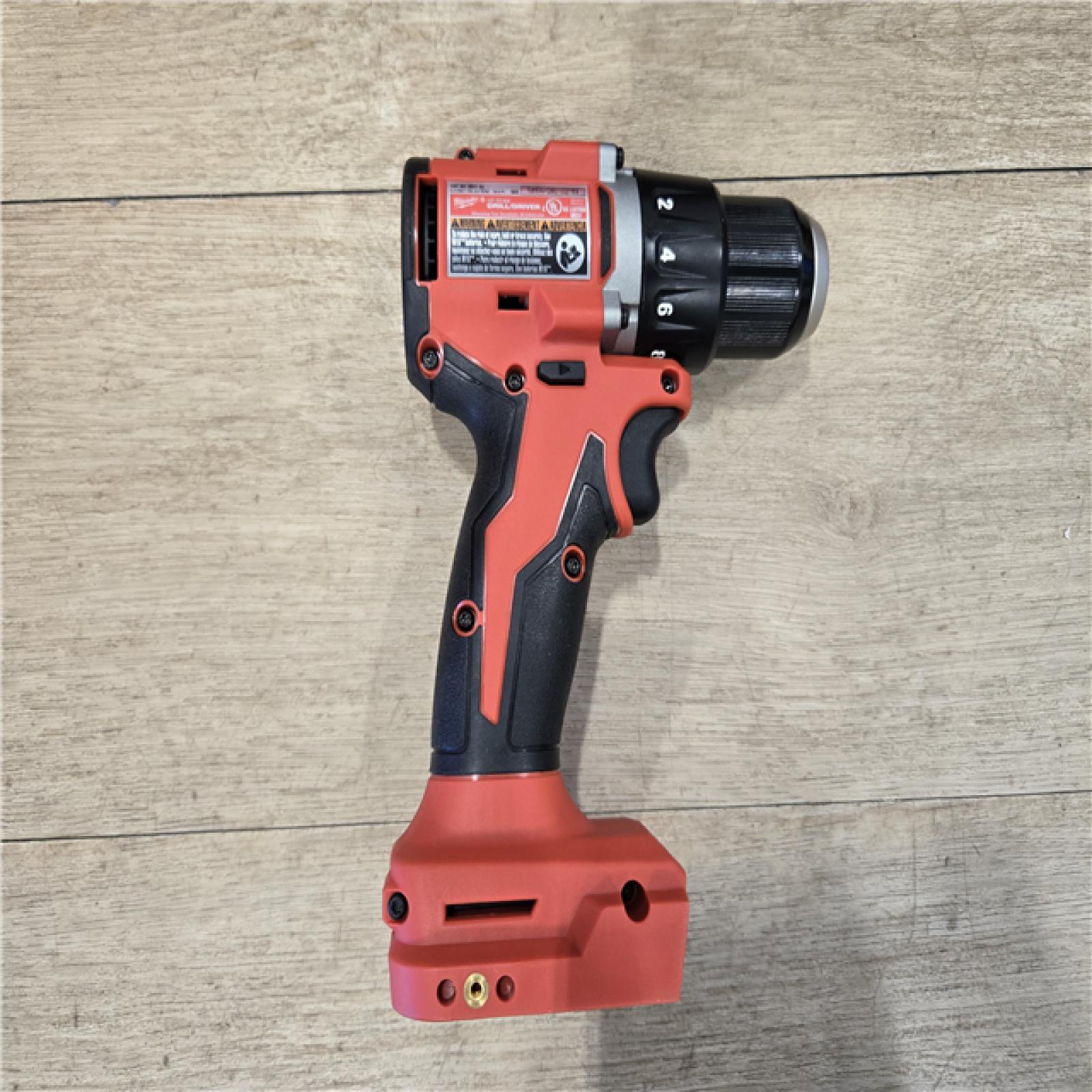 AS-IS Milwaukee 18V Lithium-Ion Brushless Cordless 1/2 in. Compact Drill/Driver with kit