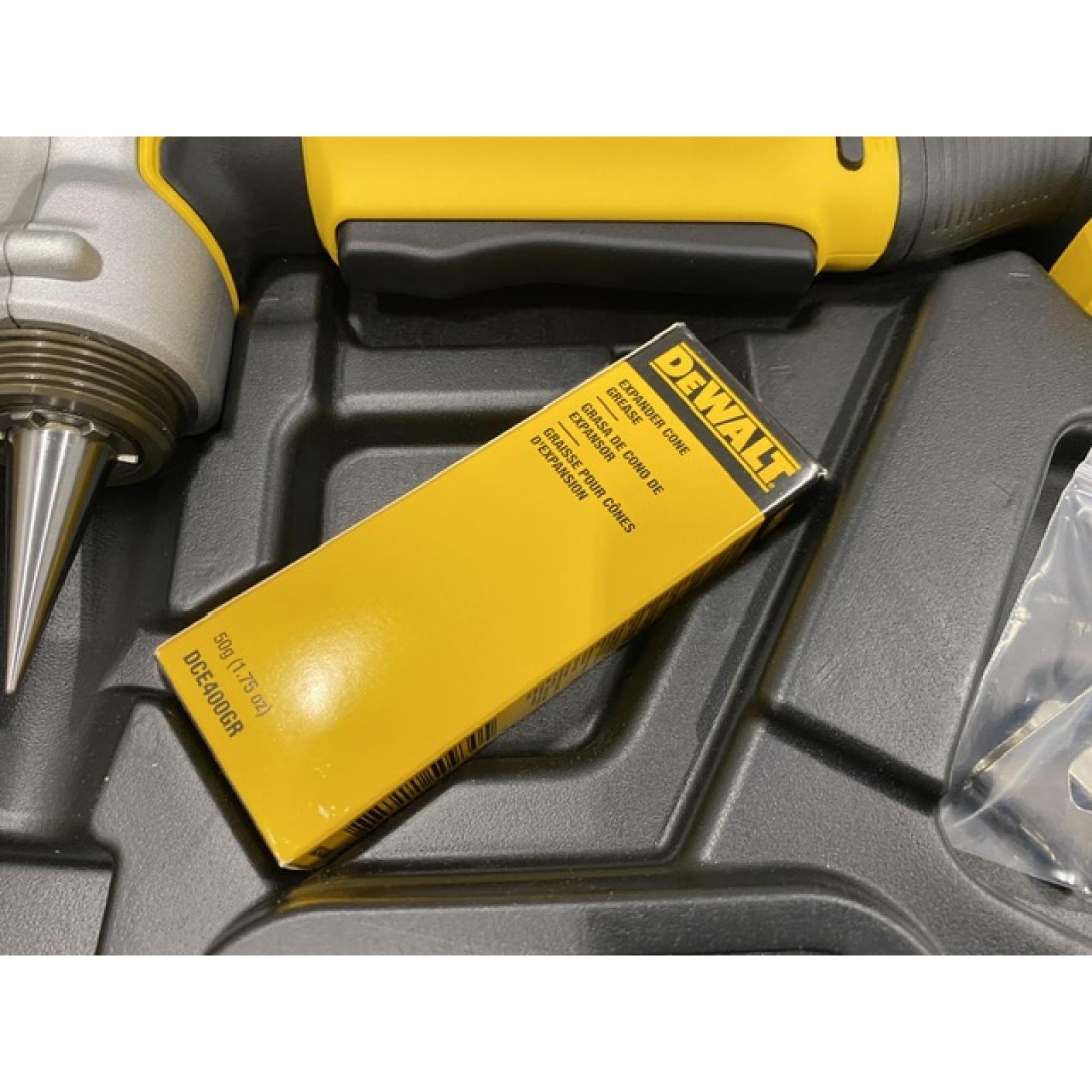 LIKE NEW - DEWALT 20V MAX Cordless 1 in. PEX Expansion Tool Kit