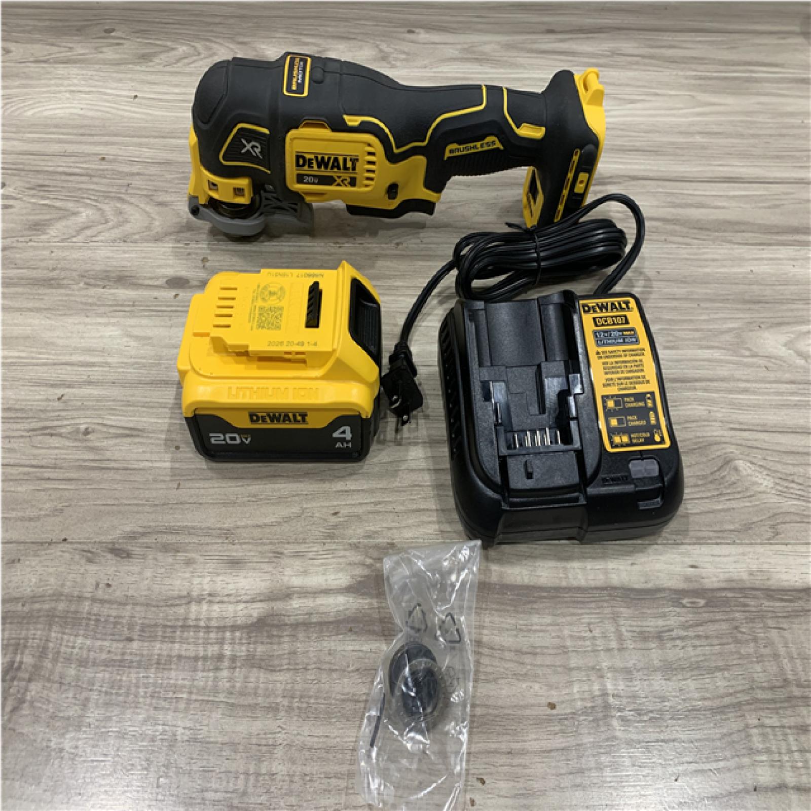 AS-IS DEWALT Brushless 3-Speed Oscillating Multi-Tool Kit 20V MAX
