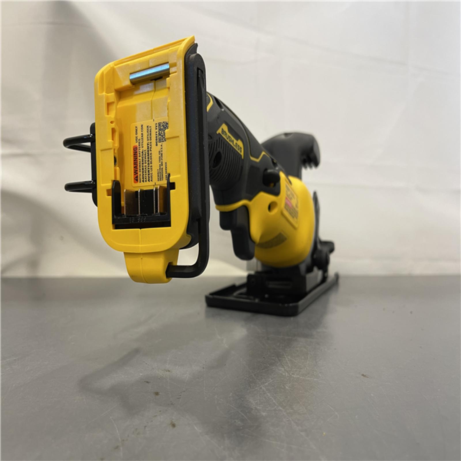 AS-IS - DEWALT ATOMIC 20V MAX Cordless Brushless 4-1/2 in. Circular Saw (Tool Only)