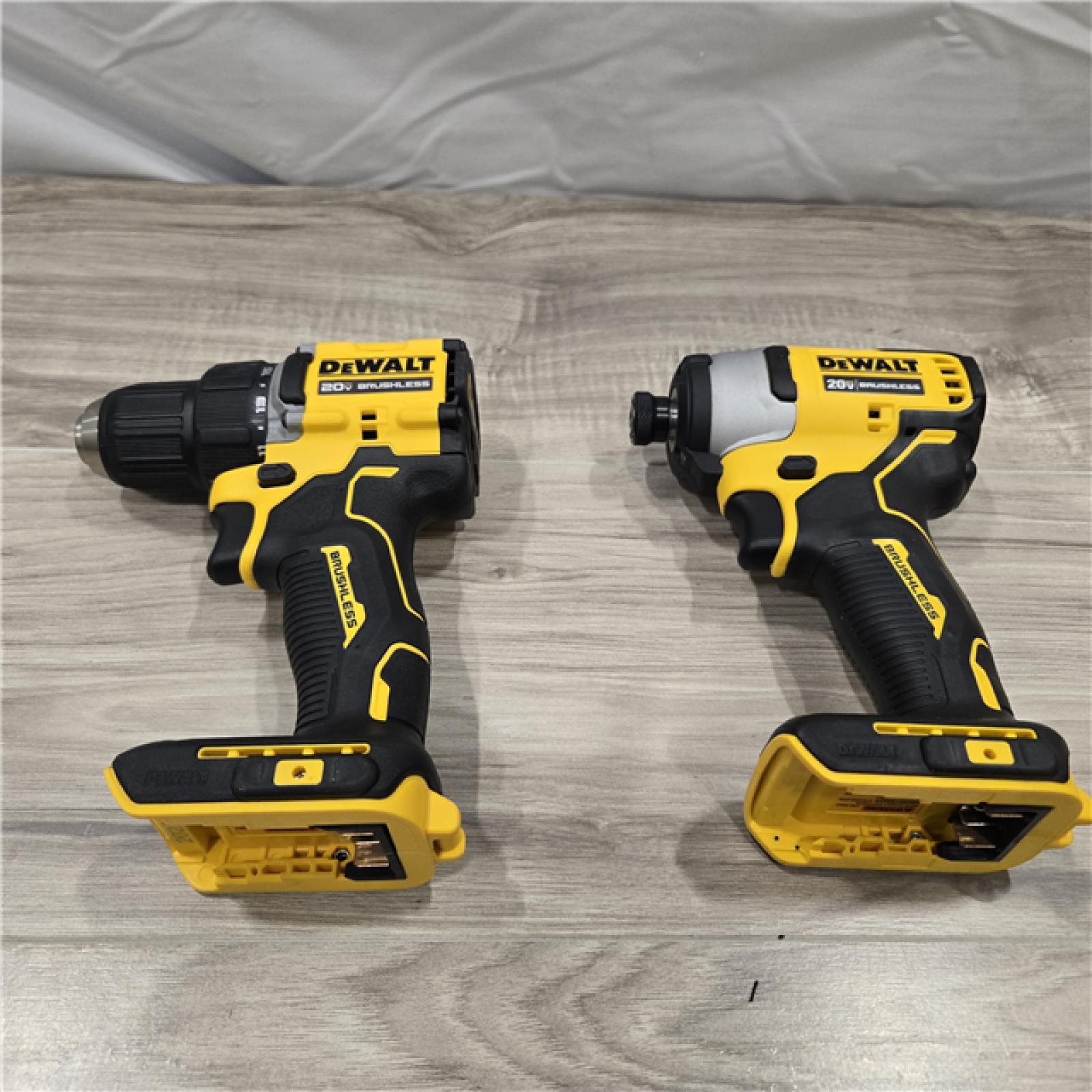 LIKE NEW! - Dewalt DCK225D2 20V MAX ATOMIC Cordless Drill Driver and Impact Driver Combo Kit