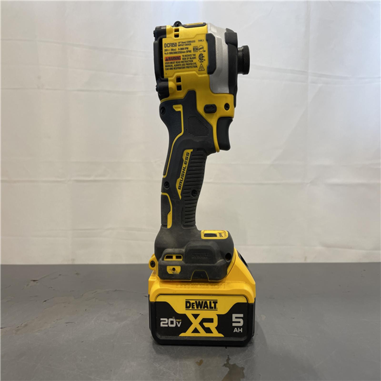 AS-IS - DeWalt 20V MAX ATOMIC 1/4 in. Cordless Brushless 3-Speed Impact Driver Kit