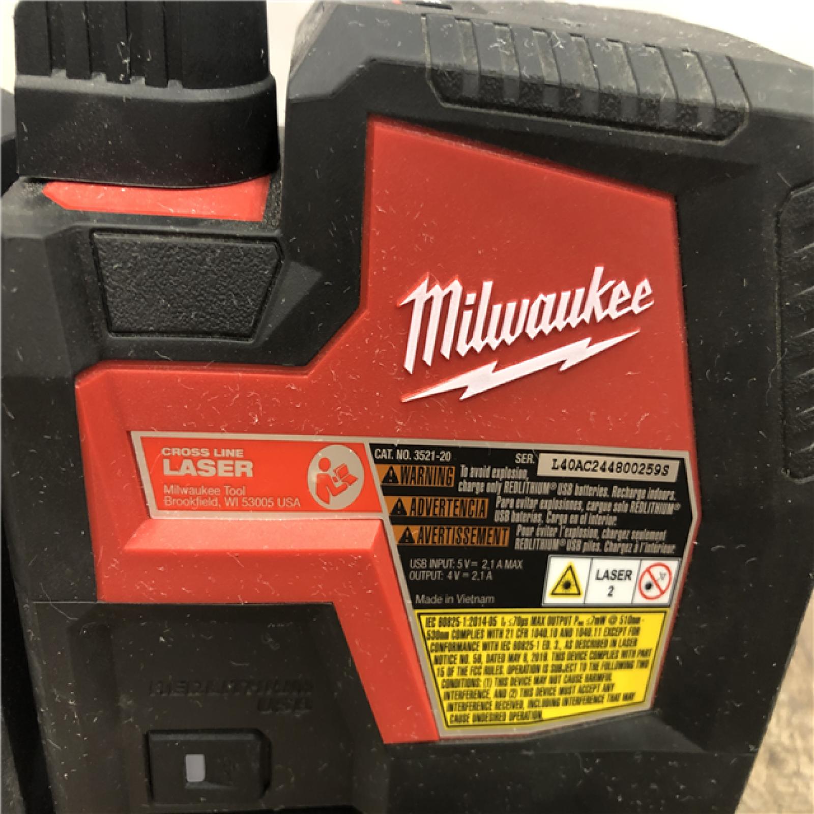 AS-IS Milwaukee 100 ft. REDLITHIUM Lithium-Ion USB Green Rechargeable Cross Line Laser Level with Charger