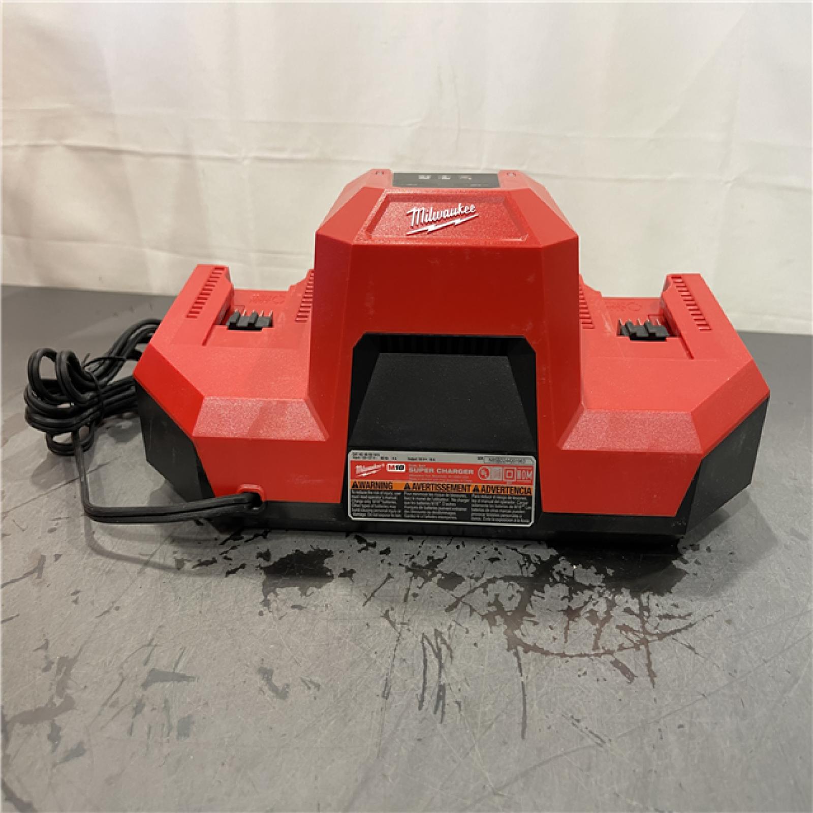 AS-IS - Milwaukee M18 18V Dual Bay Simultaneous Super Charger