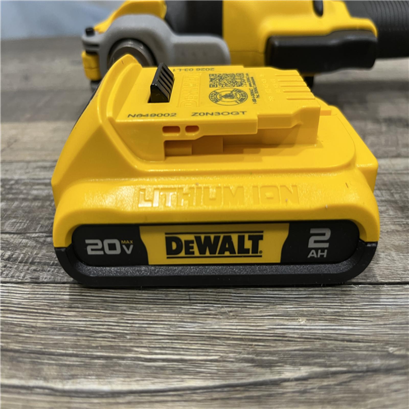 AS-IS DEWALT 20V MAX XR Cordless Brushless 3-Speed Oscillating Multi Tool Kit