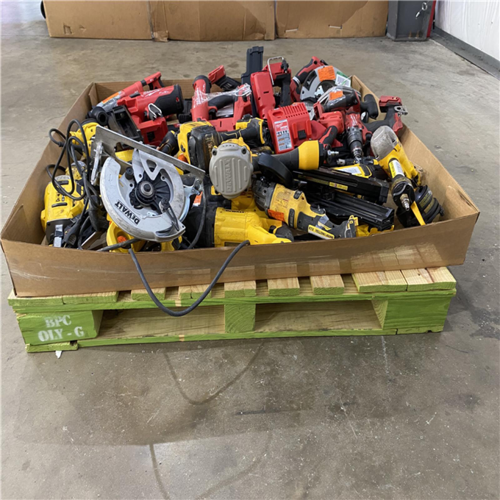 Houston Location AS IS - Tool Pallet