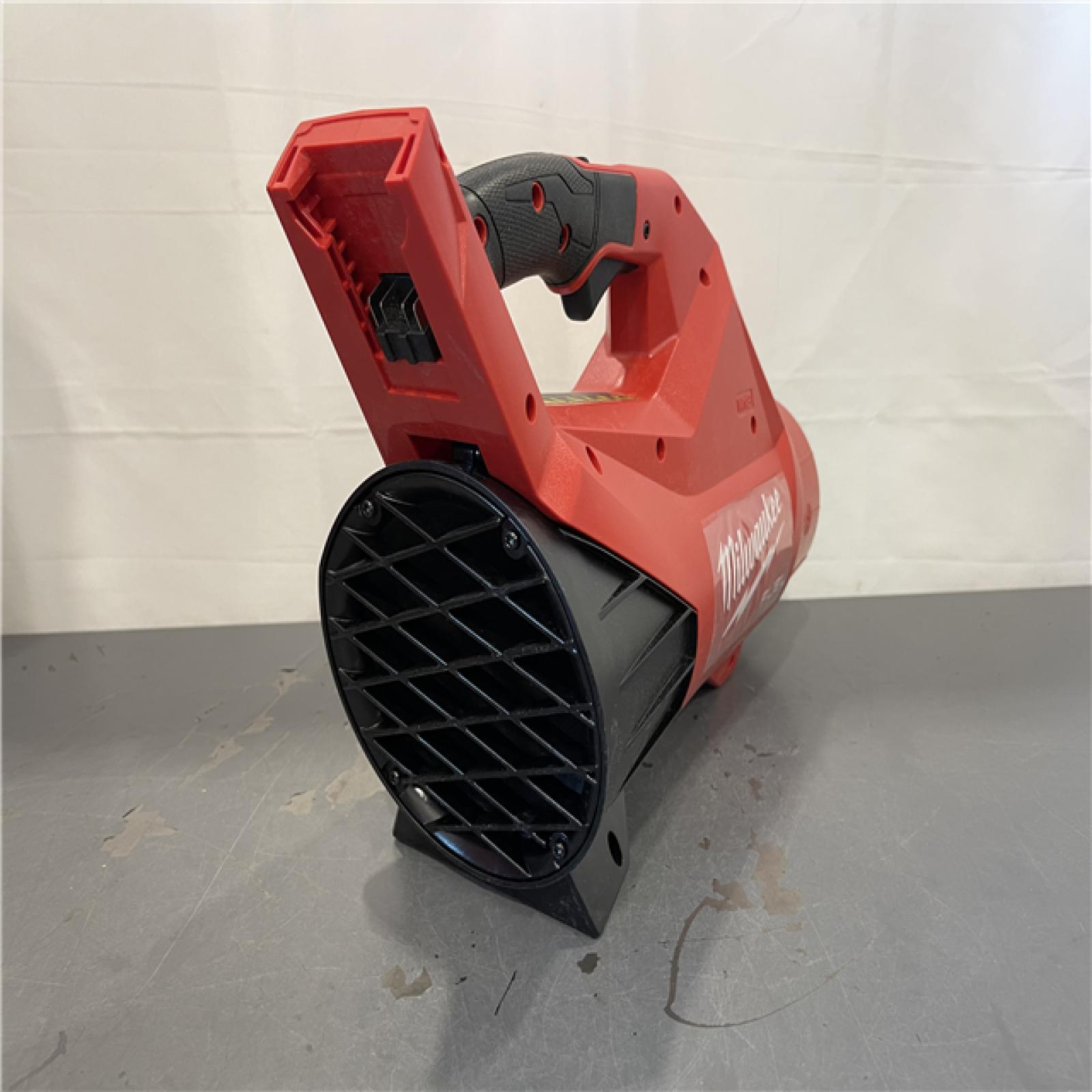 AS-IS - Milwaukee M18 FUEL 120 MPH 500 CFM 18V Brushless Cordless Battery Powered Leaf Blower Kit