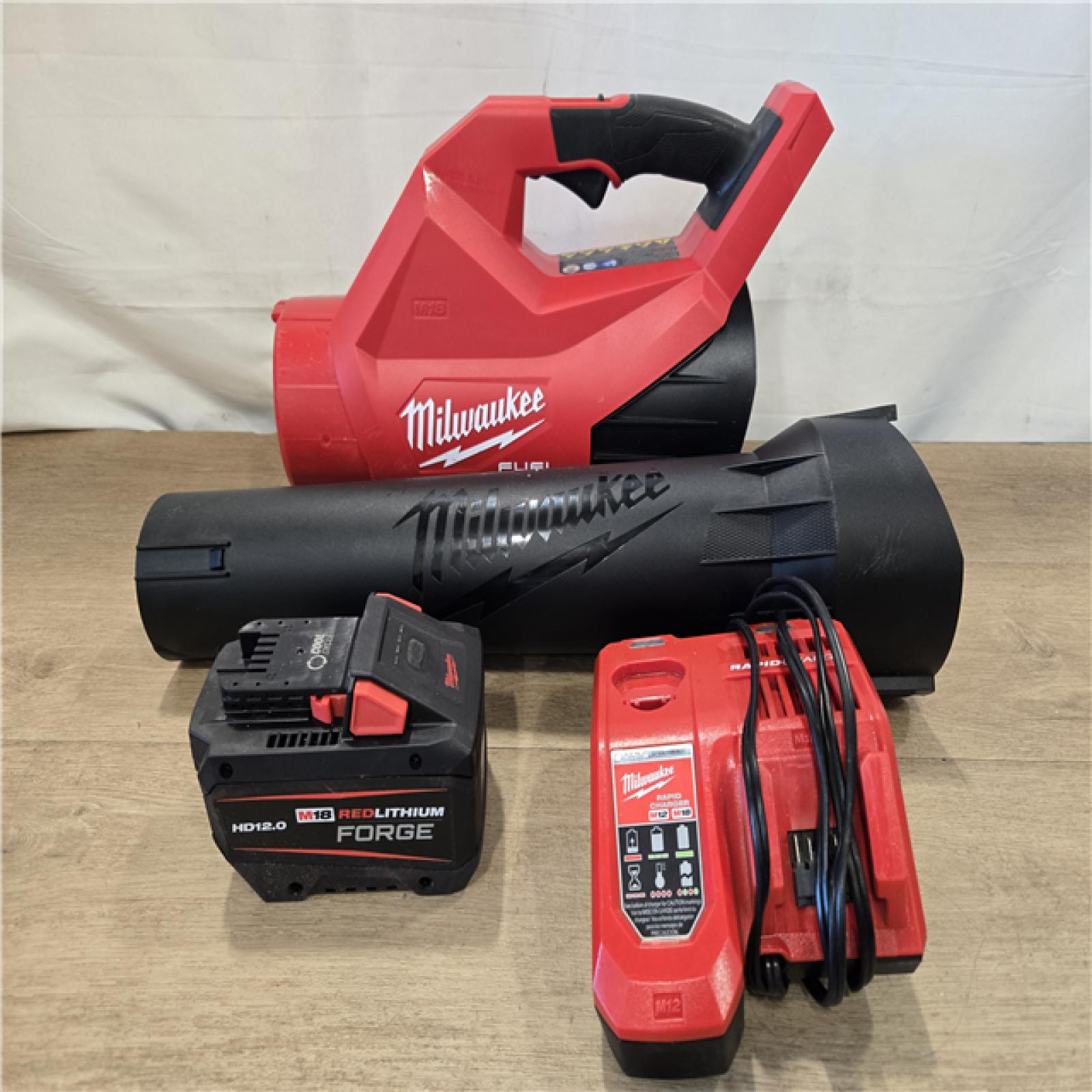 AS-IS Milwaukee FUEL 120 MPH 500 CFM 18V Cordless Battery Powered Leaf Blower Kit